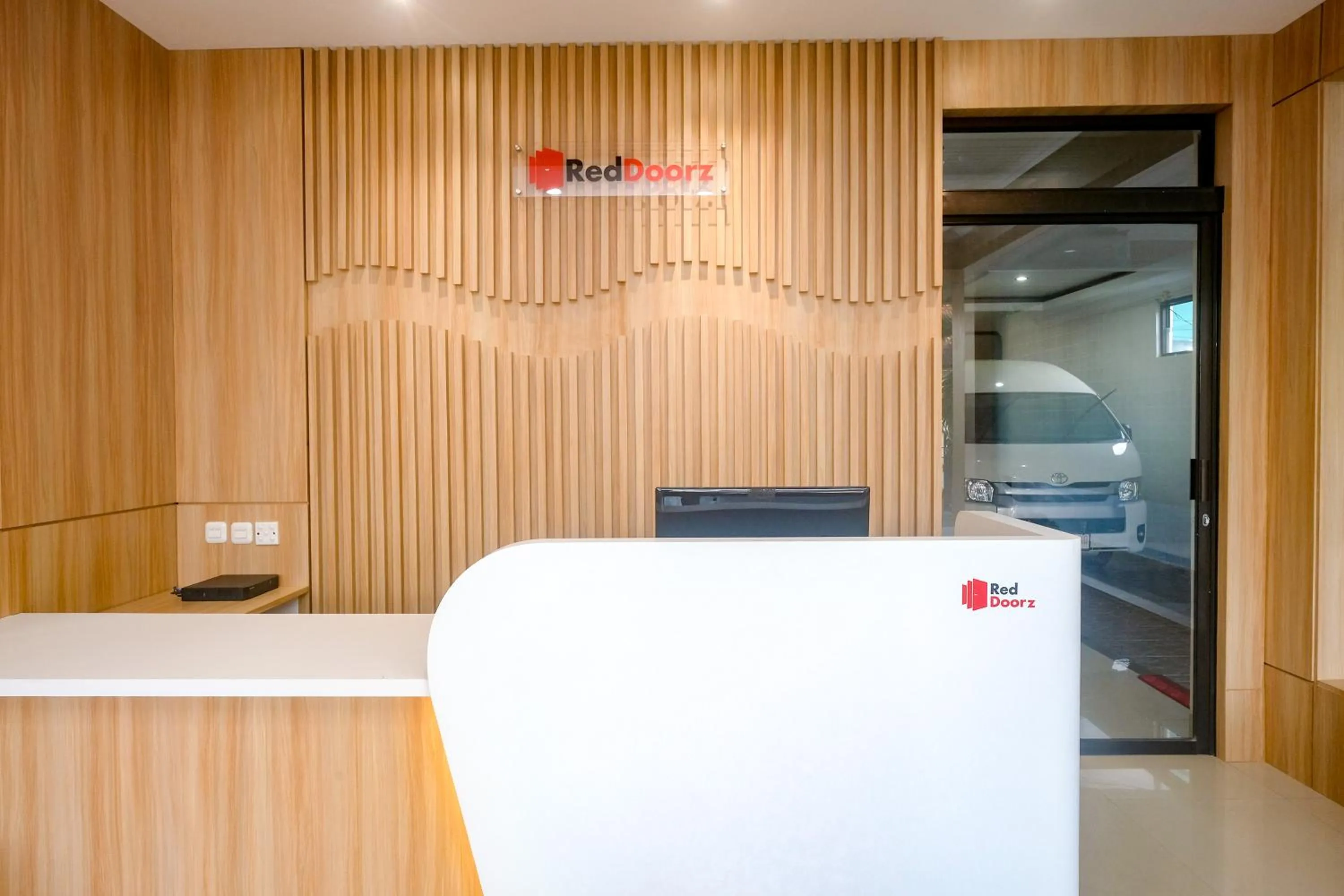 Lobby or reception in RedDoorz Syariah near Jogja City Mall 2