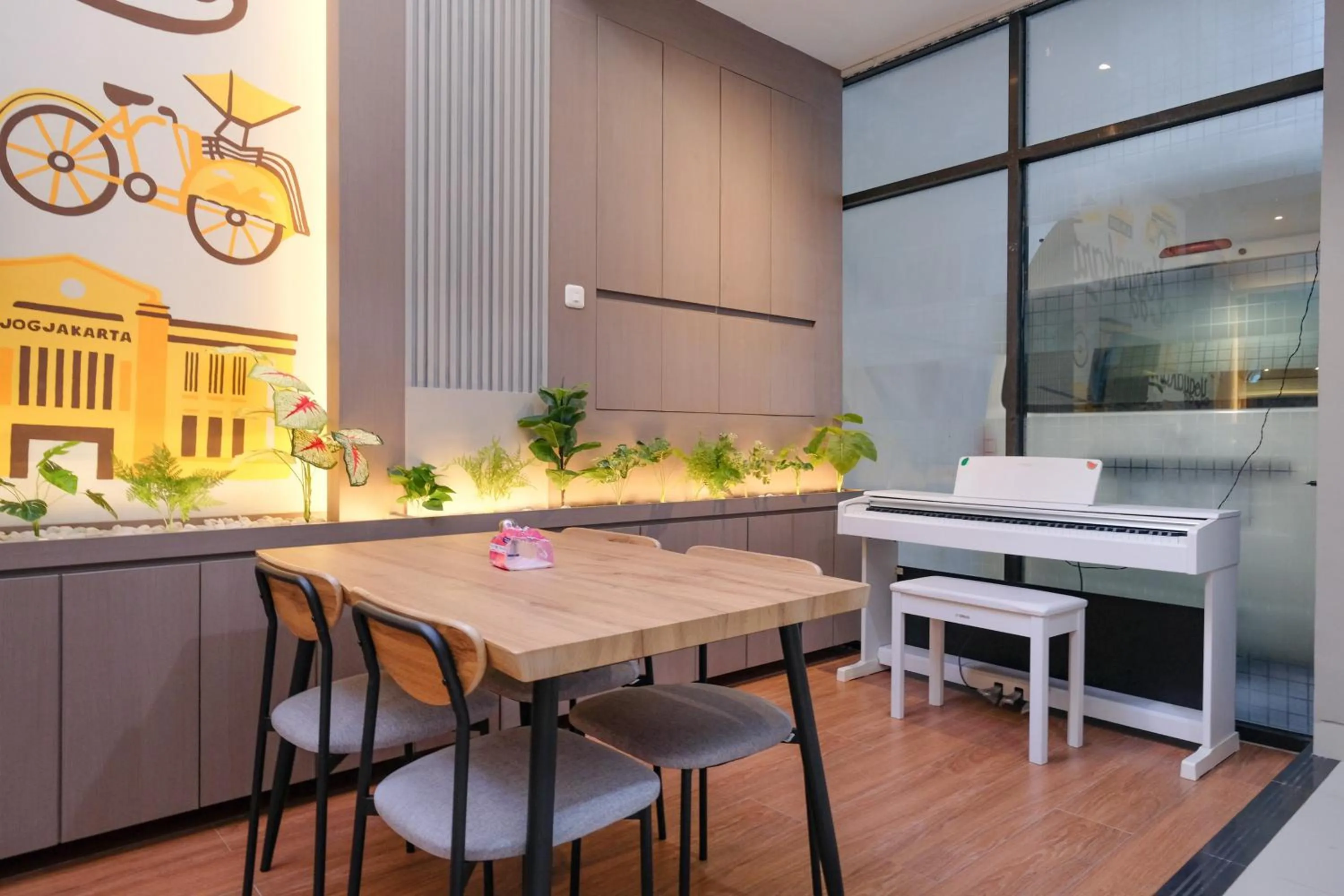 Seating area in RedDoorz Syariah near Jogja City Mall 2