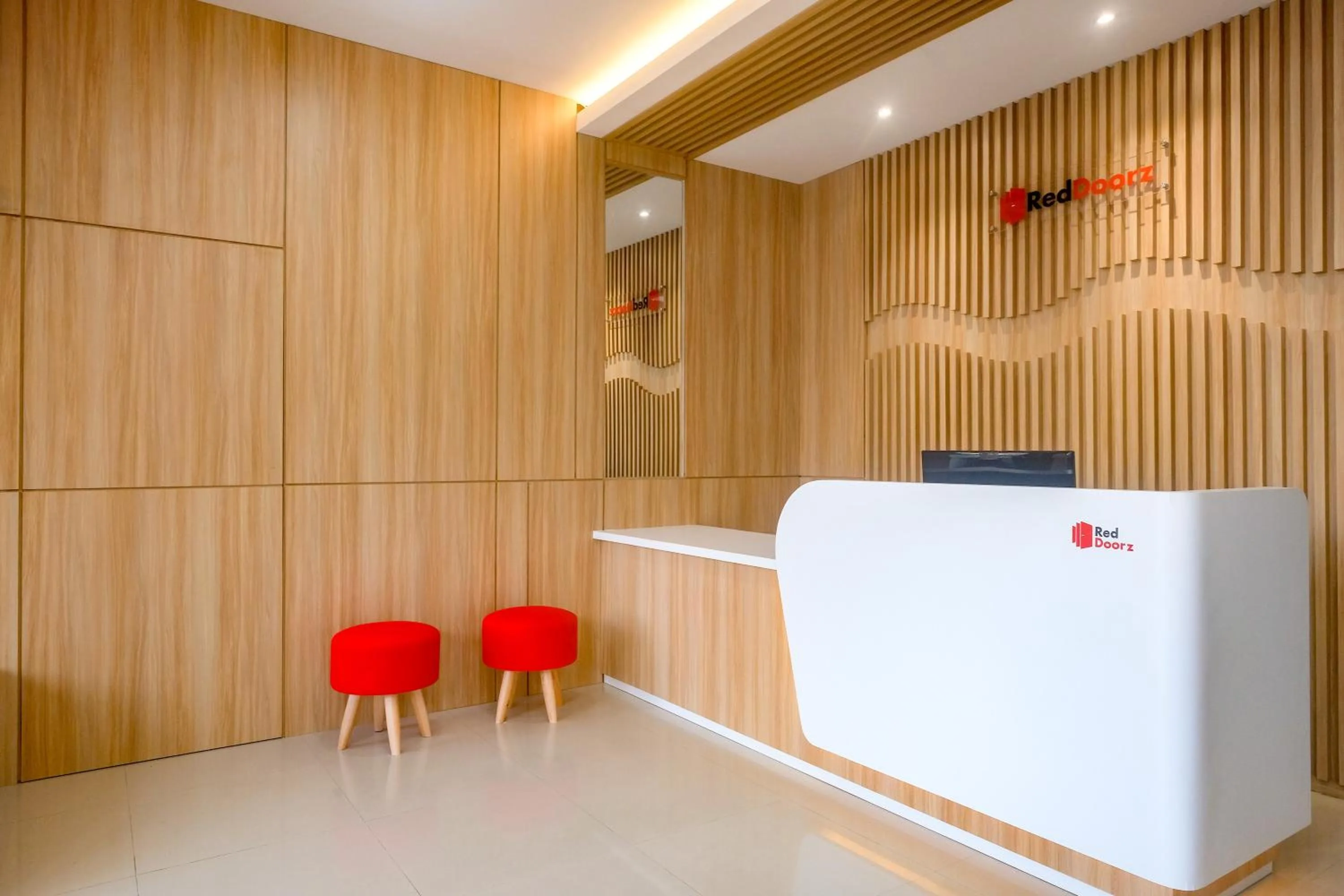 Lobby or reception in RedDoorz Syariah near Jogja City Mall 2
