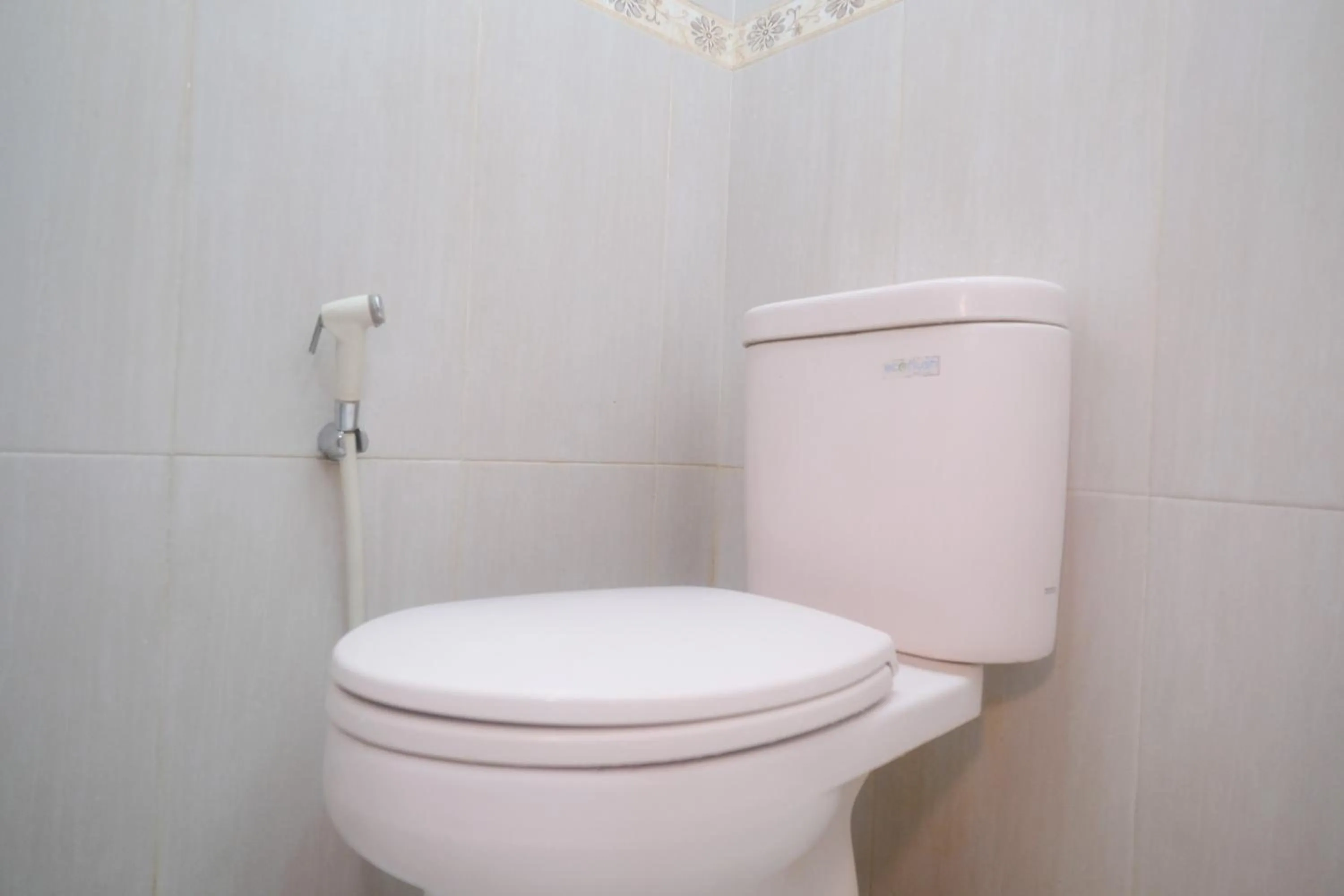 Bathroom in RedDoorz Syariah near Jogja City Mall 2