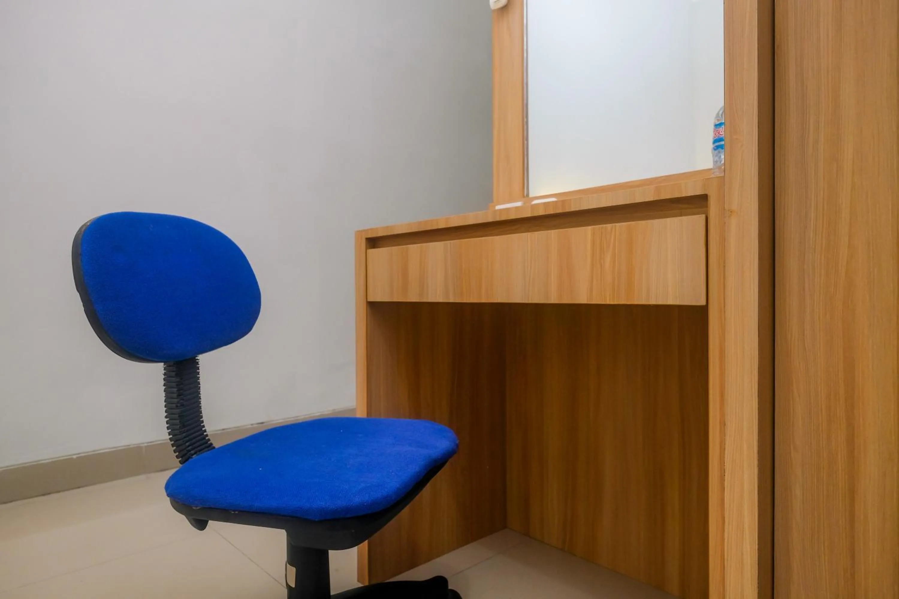 wardrobe in RedDoorz Syariah near Jogja City Mall 2