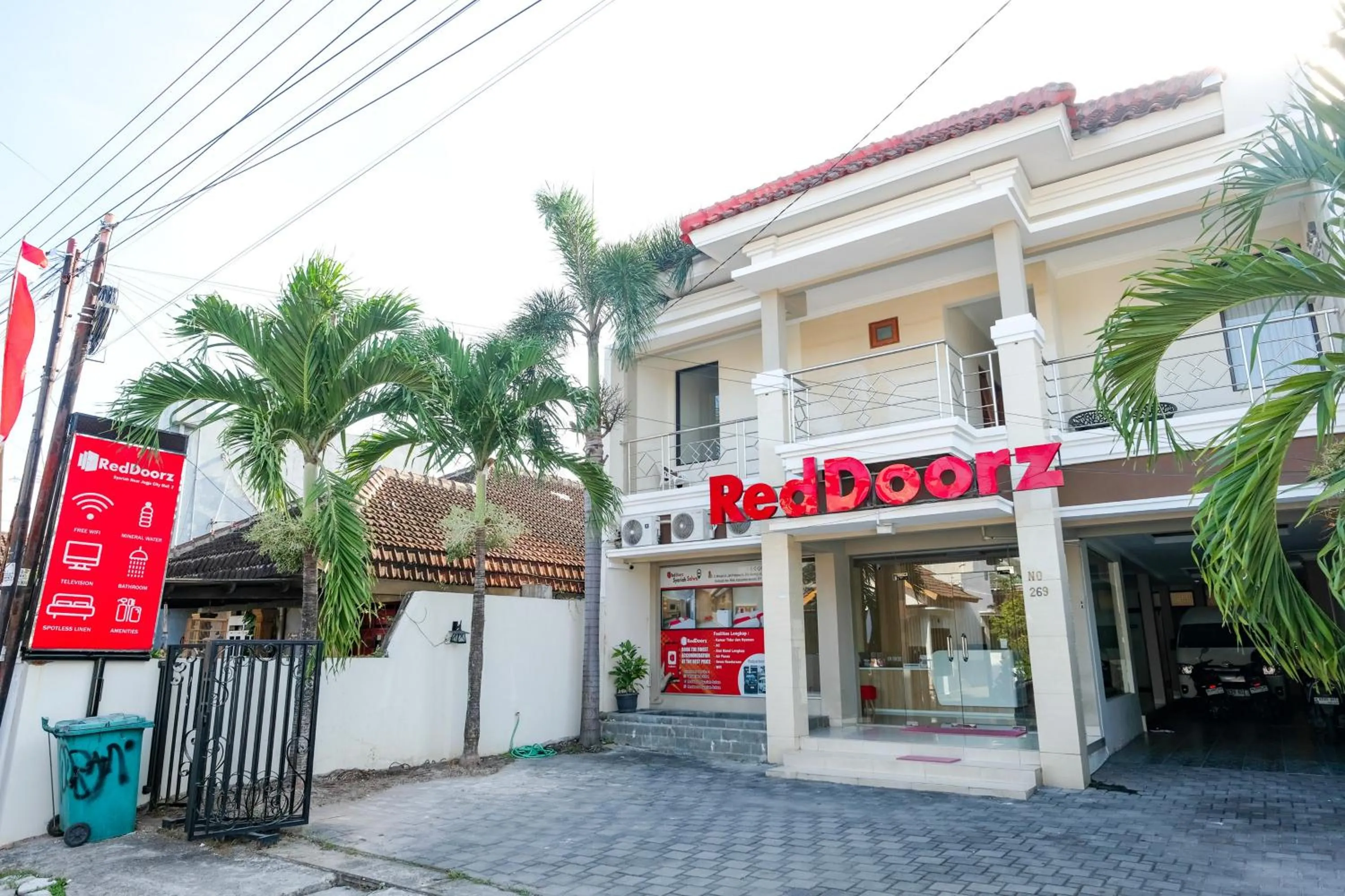 Facade/entrance in RedDoorz Syariah near Jogja City Mall 2