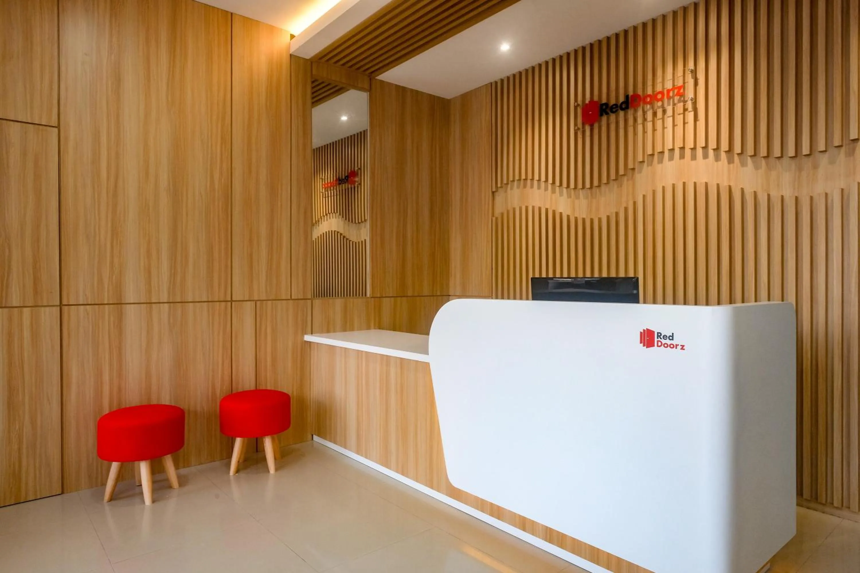 Lobby or reception in RedDoorz Syariah near Jogja City Mall 2