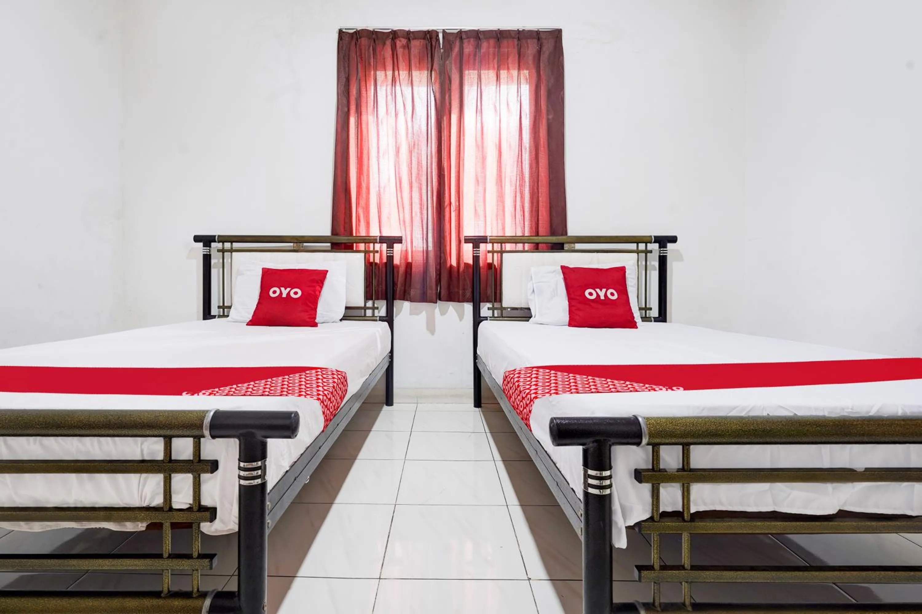 Bedroom, Bed in Hotel O Rappocini Near Rsia Paramount