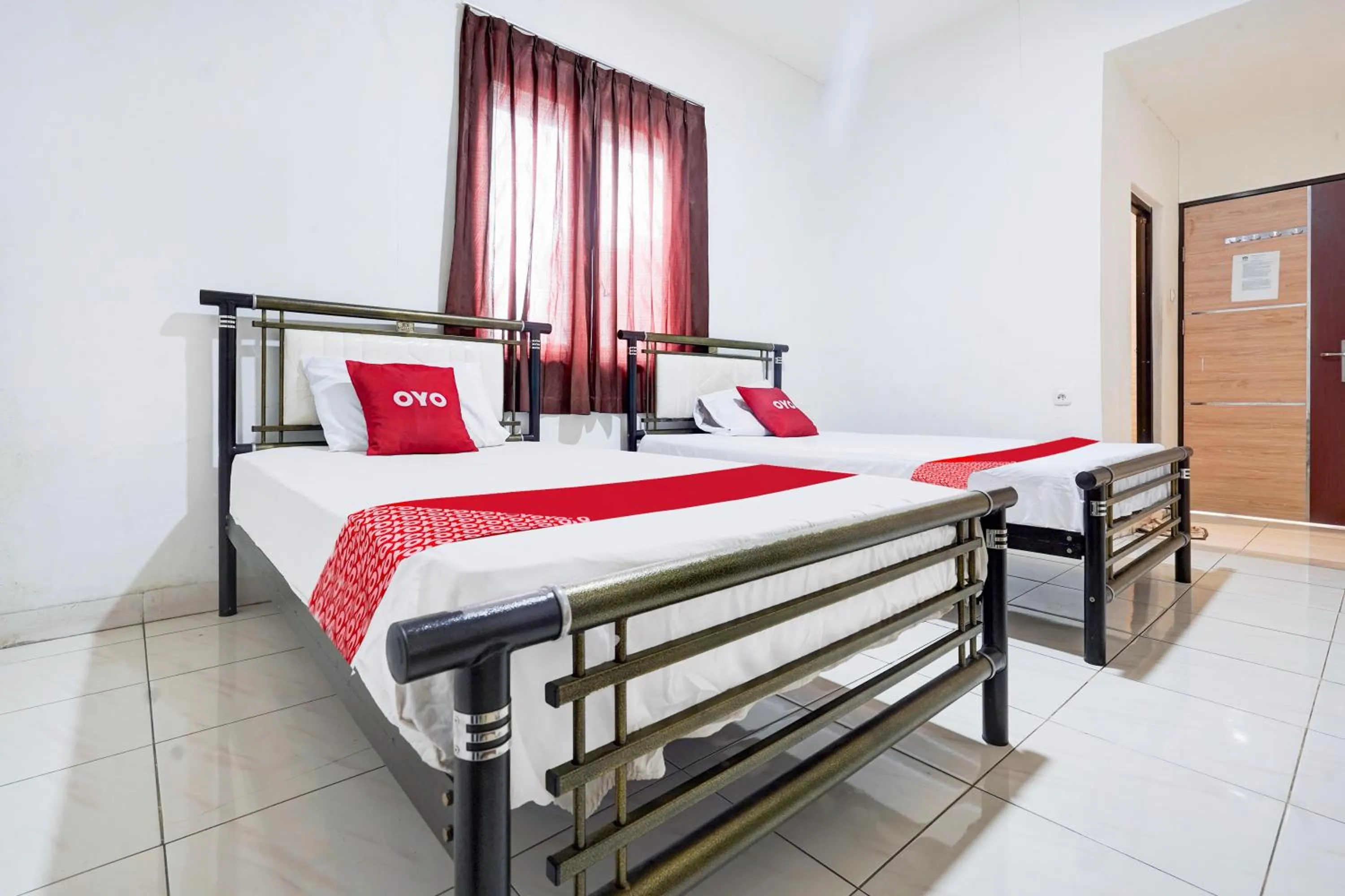 Bedroom, Bed in Hotel O Rappocini Near Rsia Paramount