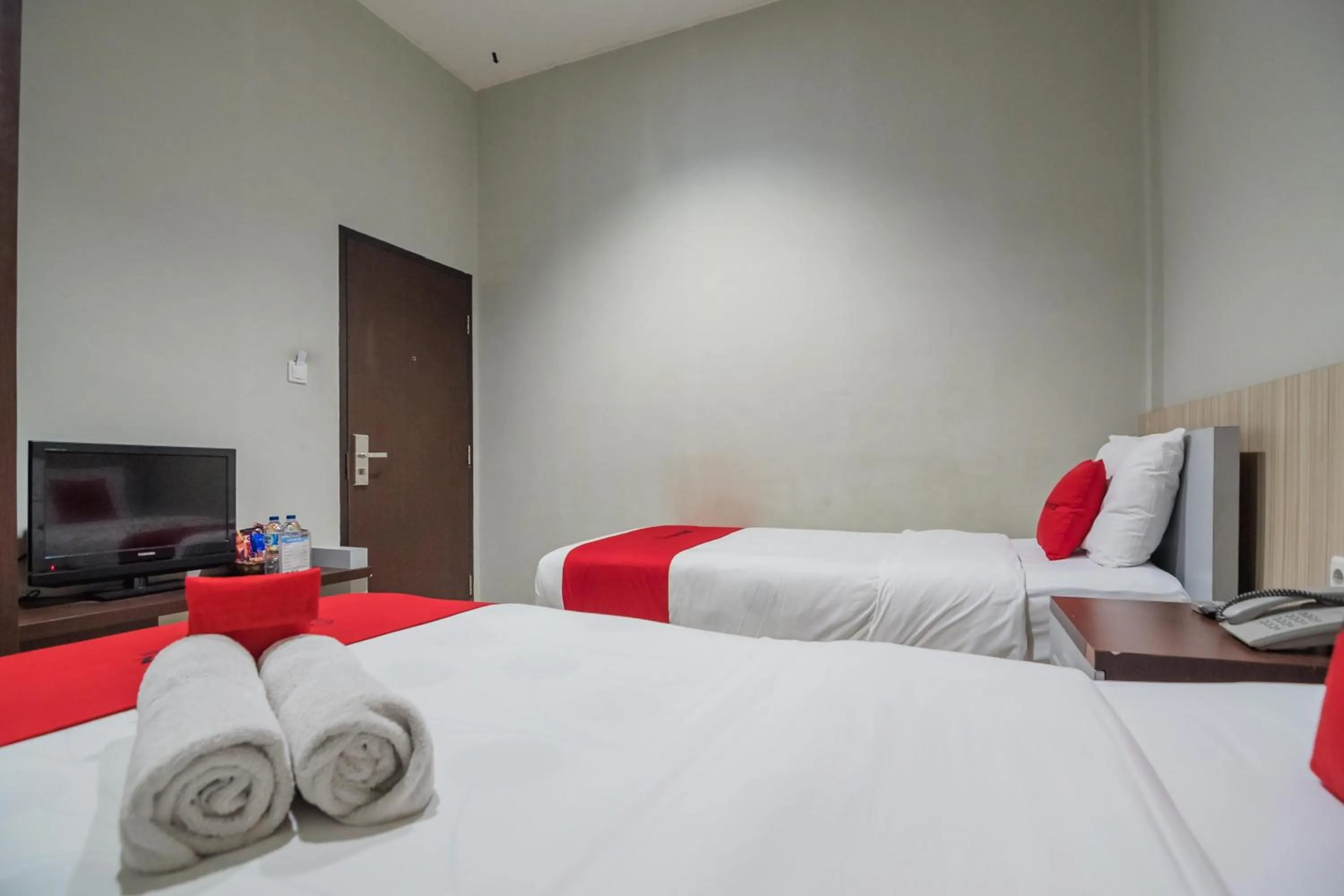 Bedroom in RedDoorz Plus near Simpang Rimbo Jambi