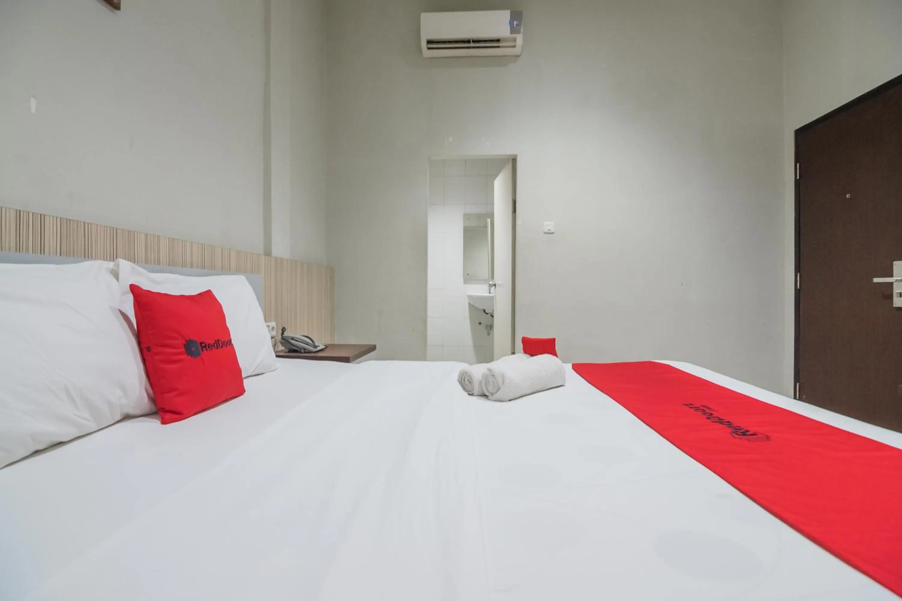 Bedroom in RedDoorz Plus near Simpang Rimbo Jambi