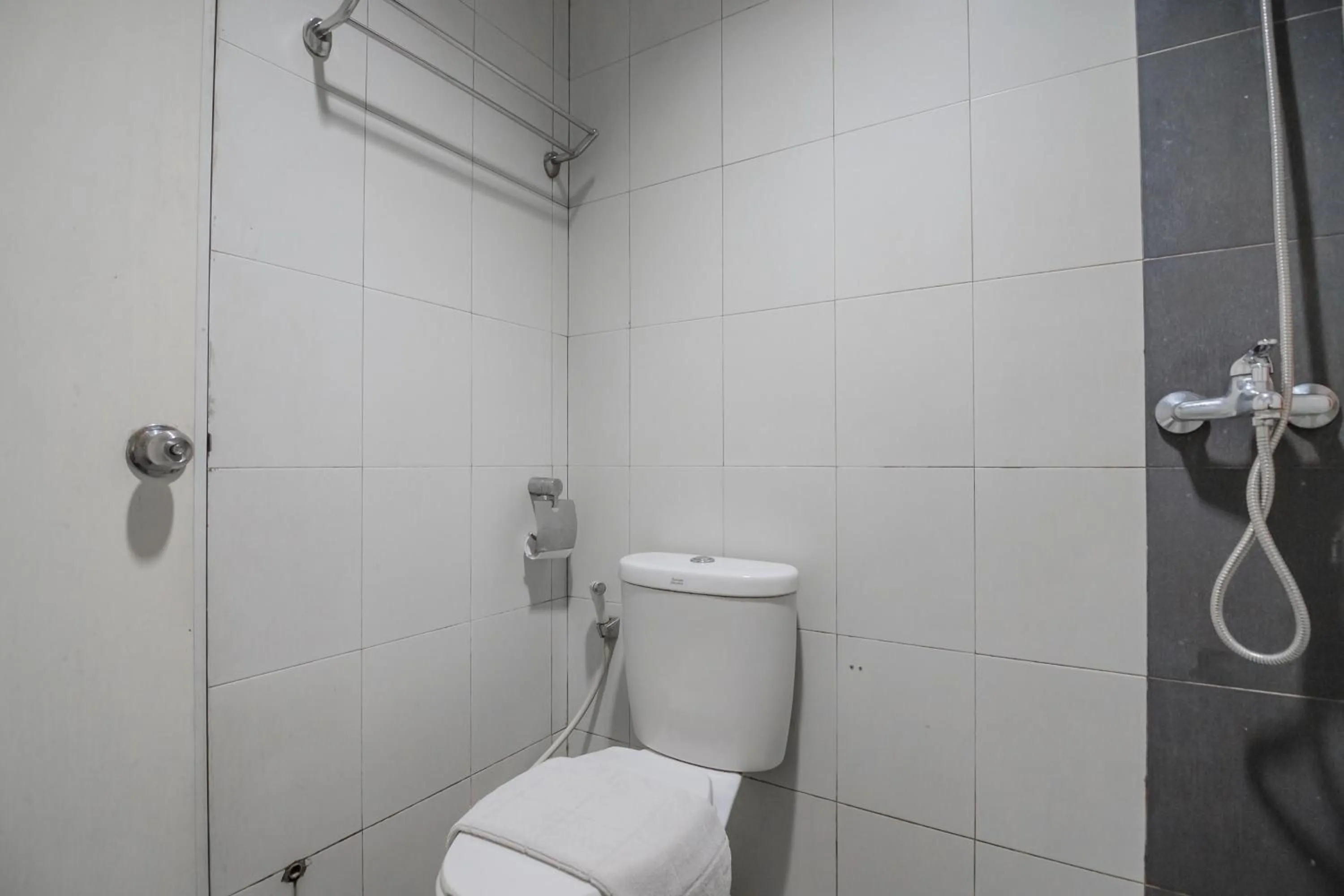 Bathroom in RedDoorz Plus near Simpang Rimbo Jambi
