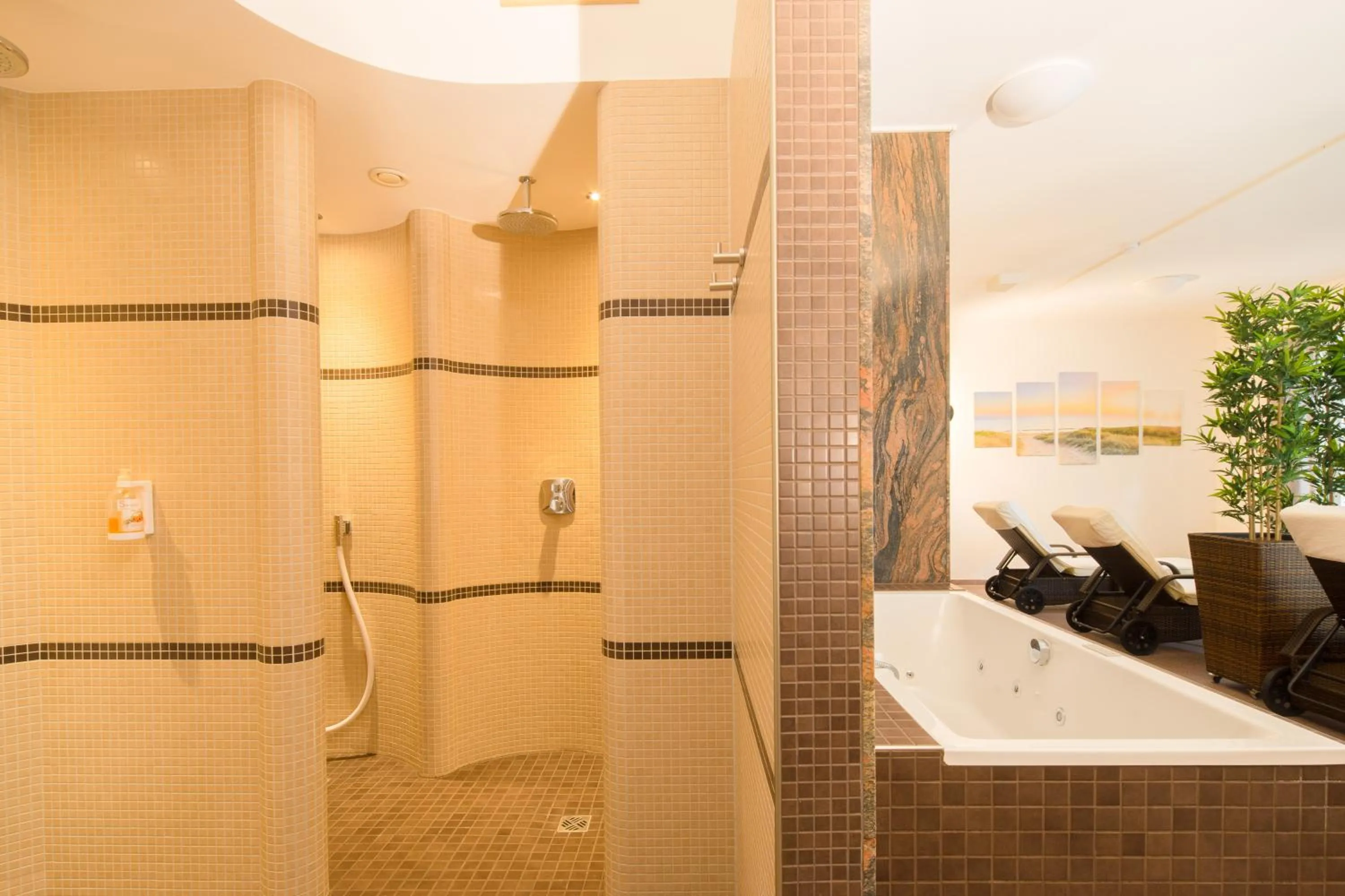 Swimming pool in Hotel Heidehof garni