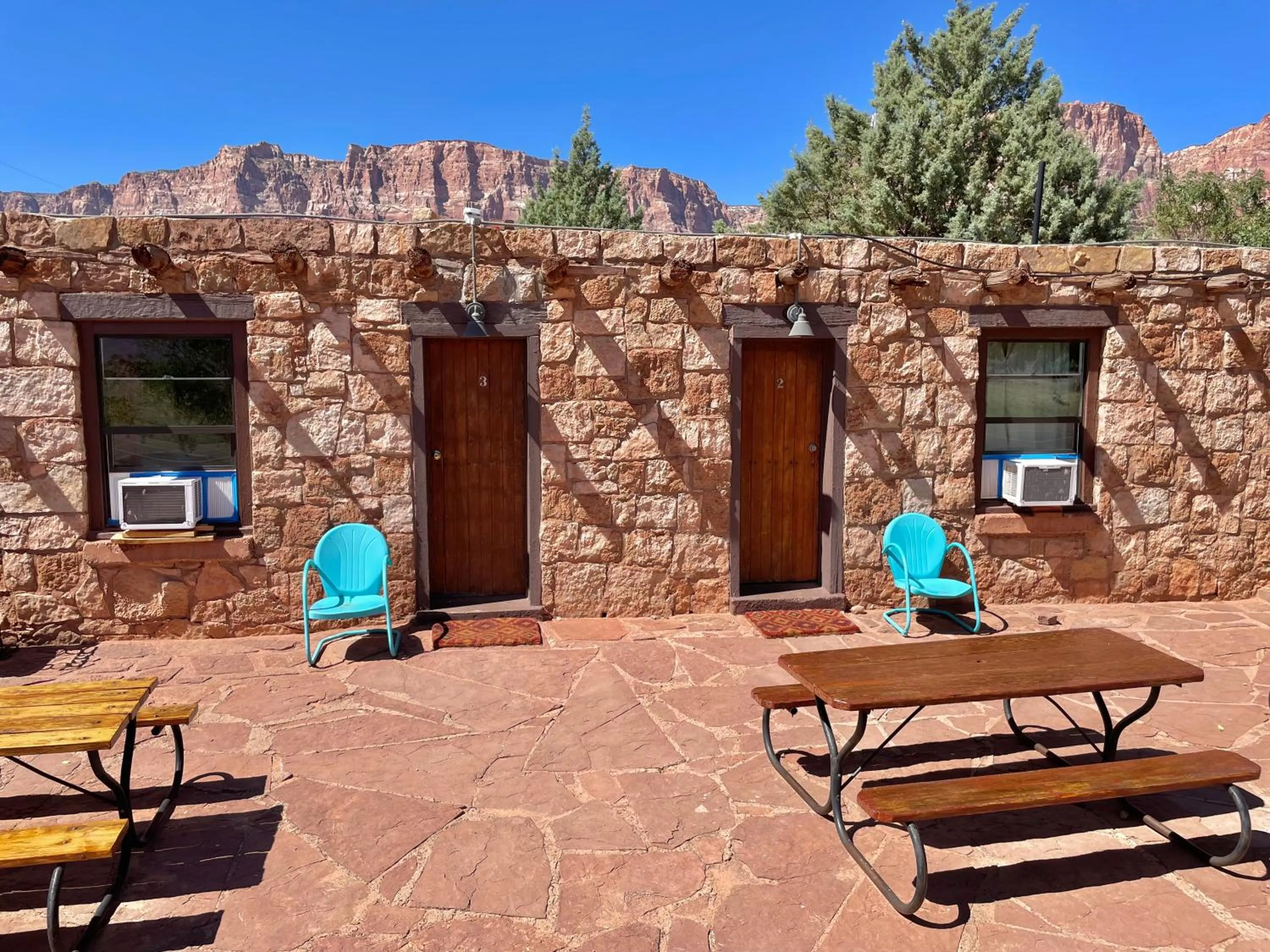 Patio in Lee's Ferry Lodge at Vermilion Cliffs