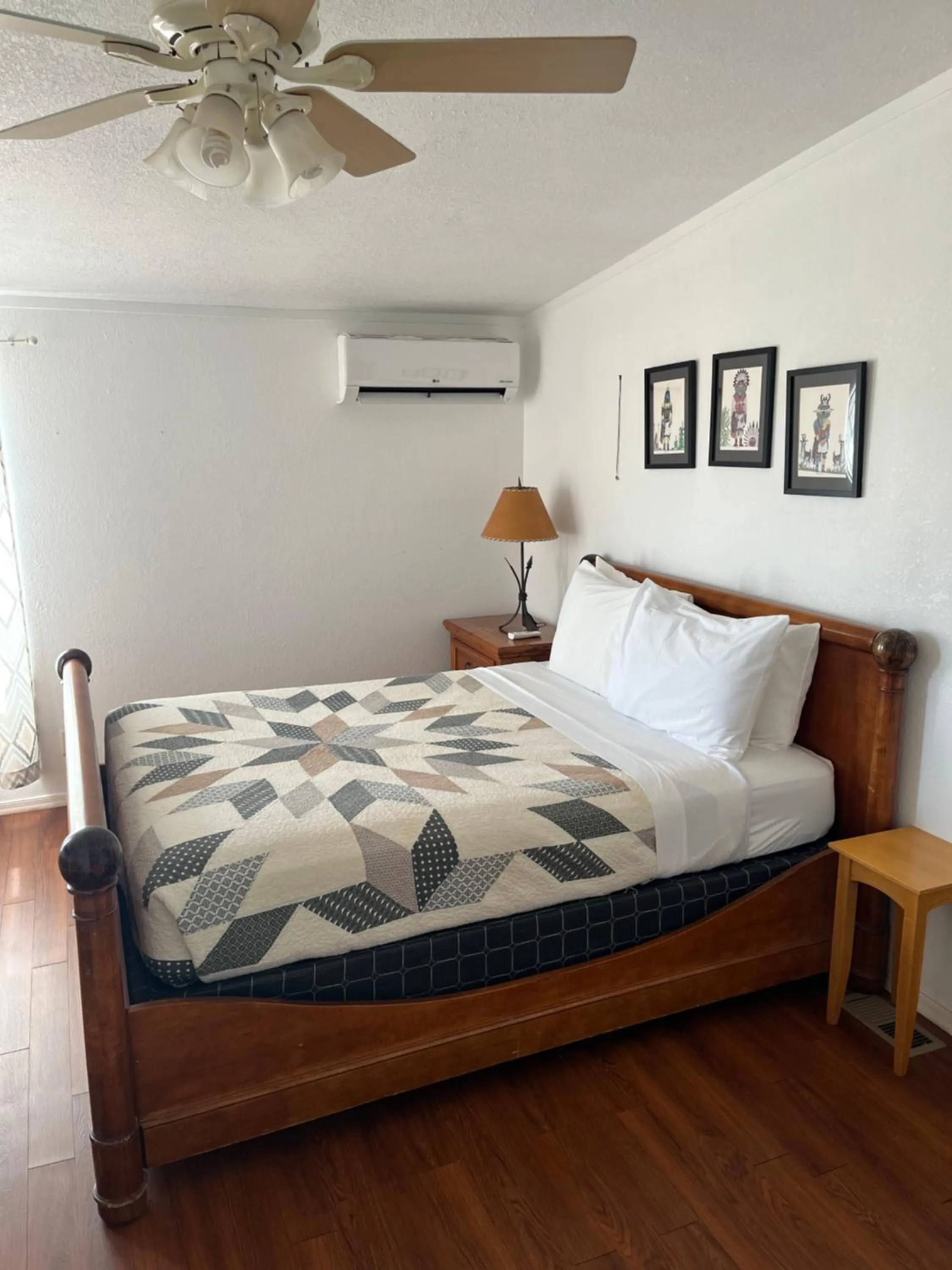 Bed in Lee's Ferry Lodge at Vermilion Cliffs