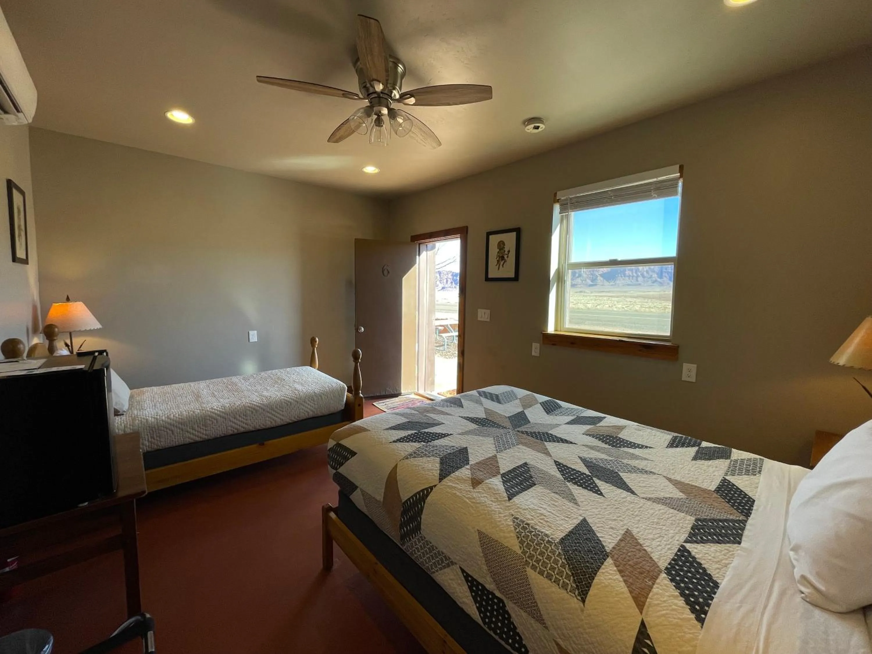 Photo of the whole room, Bed in Lee's Ferry Lodge at Vermilion Cliffs
