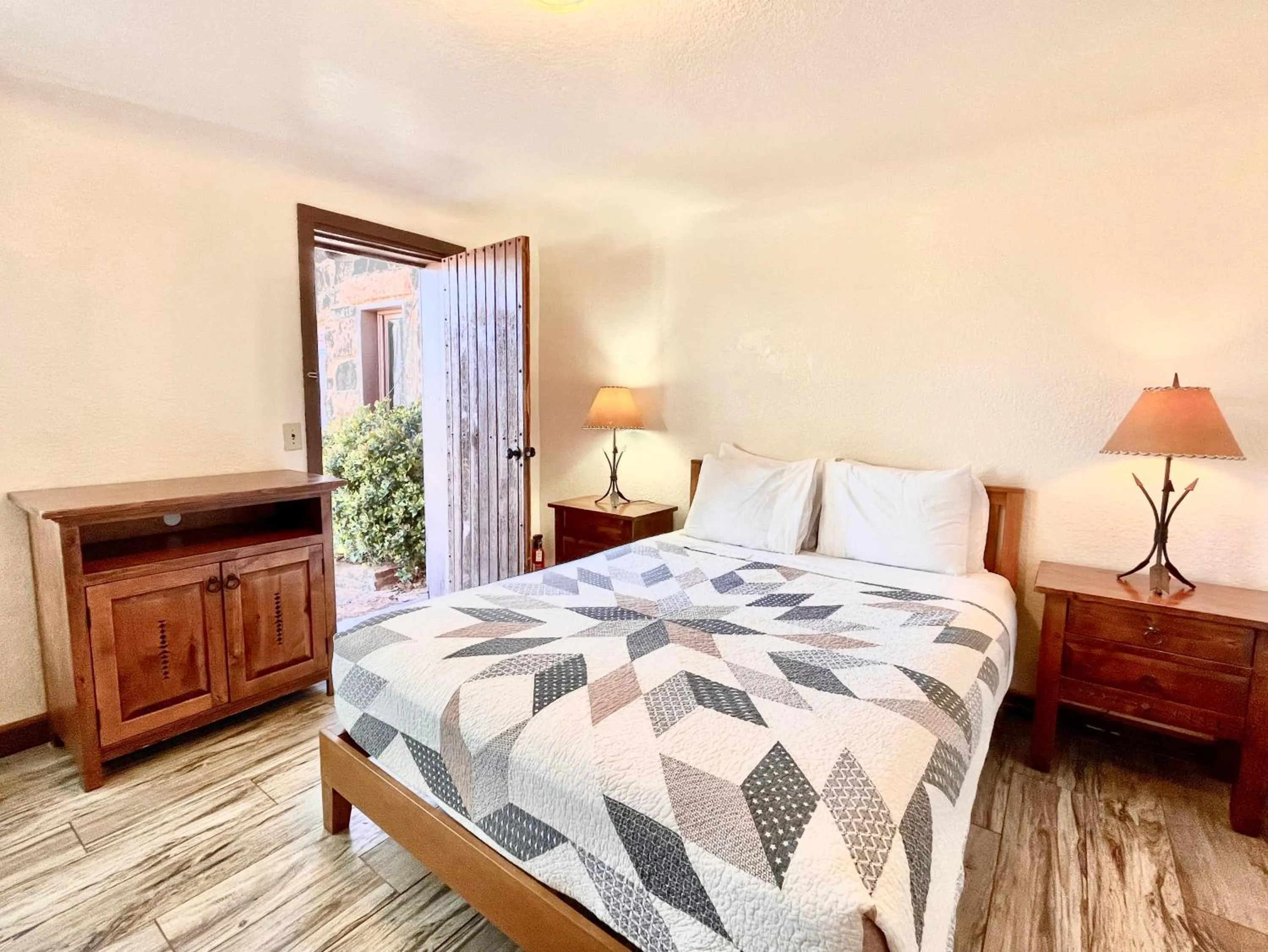 Bed in Lee's Ferry Lodge at Vermilion Cliffs