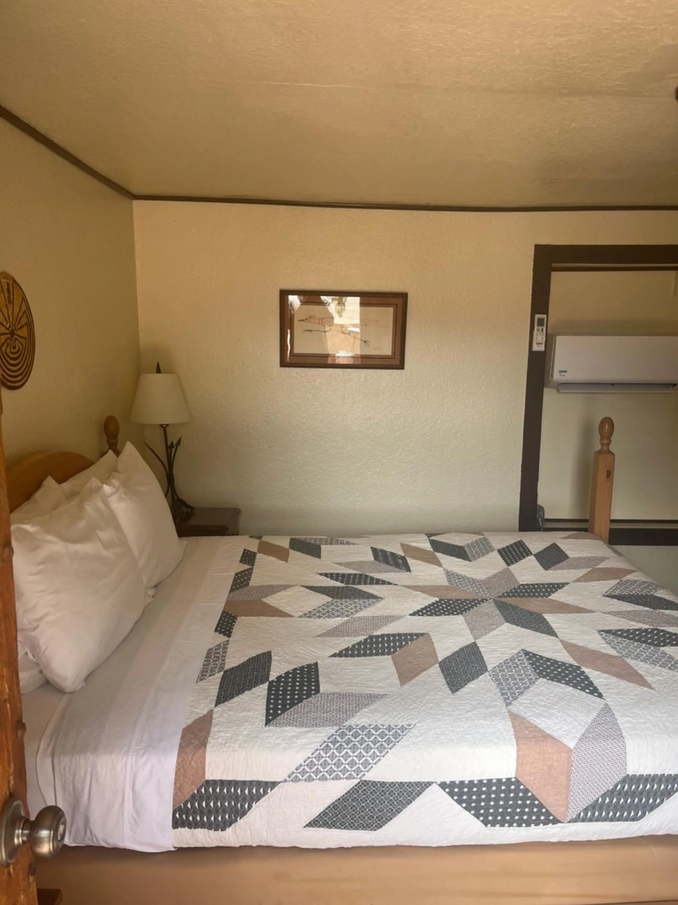 Bed in Lee's Ferry Lodge at Vermilion Cliffs