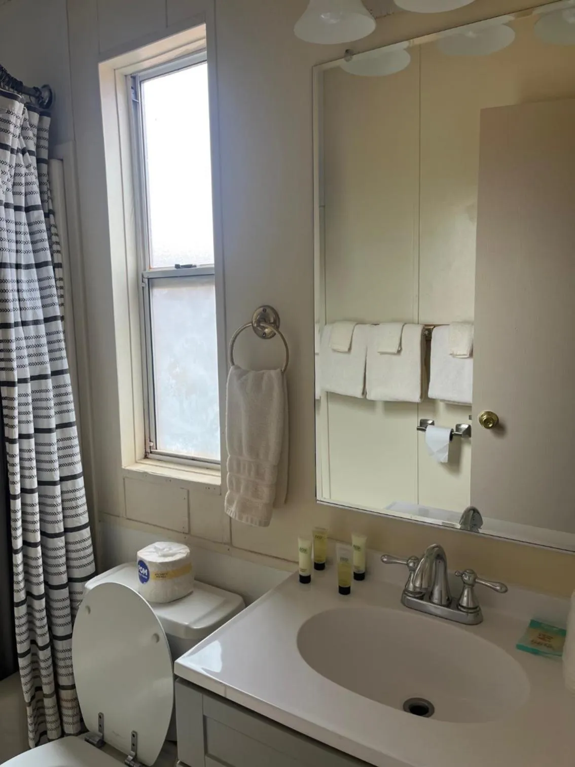 Bathroom in Lee's Ferry Lodge at Vermilion Cliffs