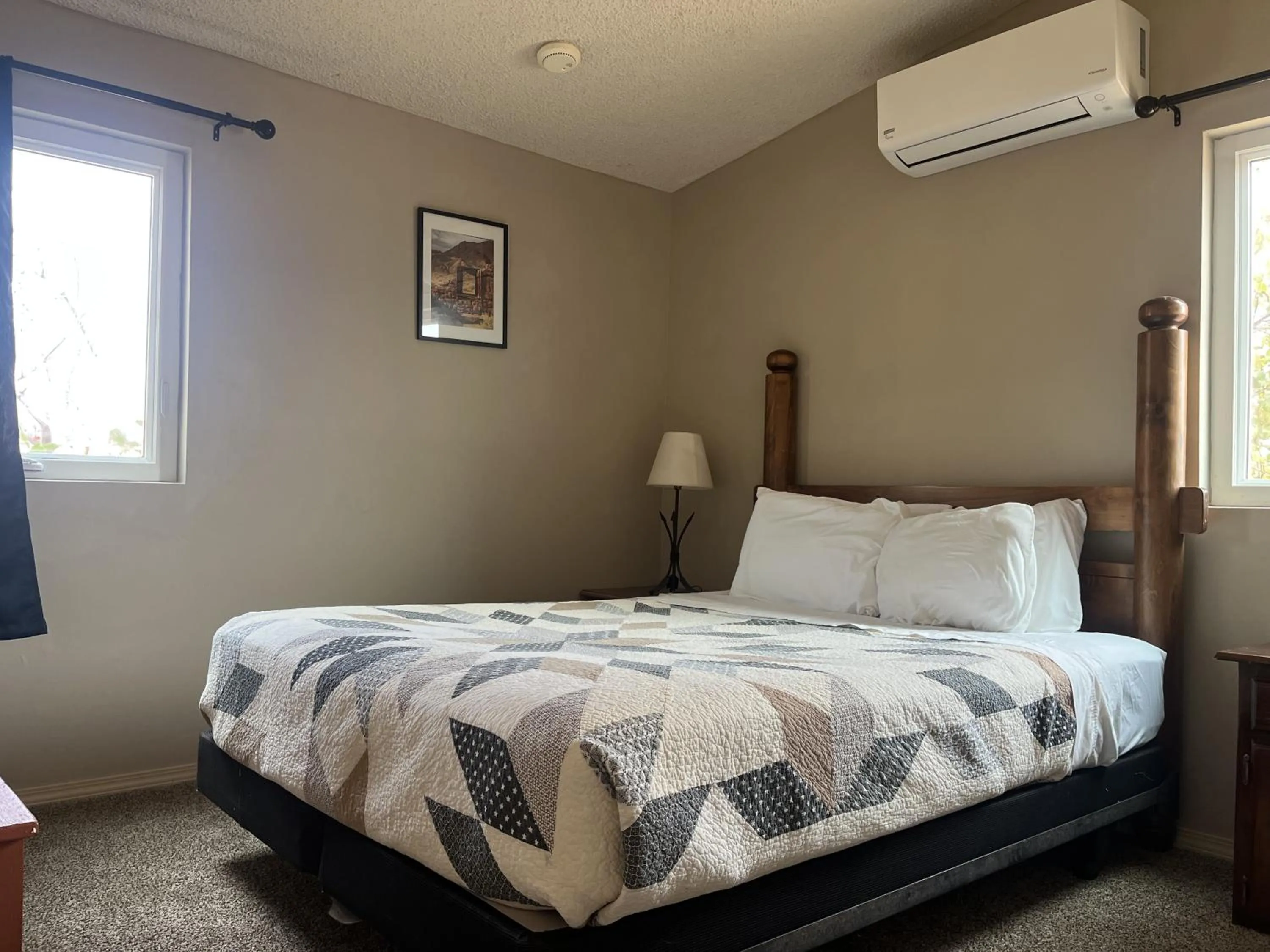 Bed in Lee's Ferry Lodge at Vermilion Cliffs