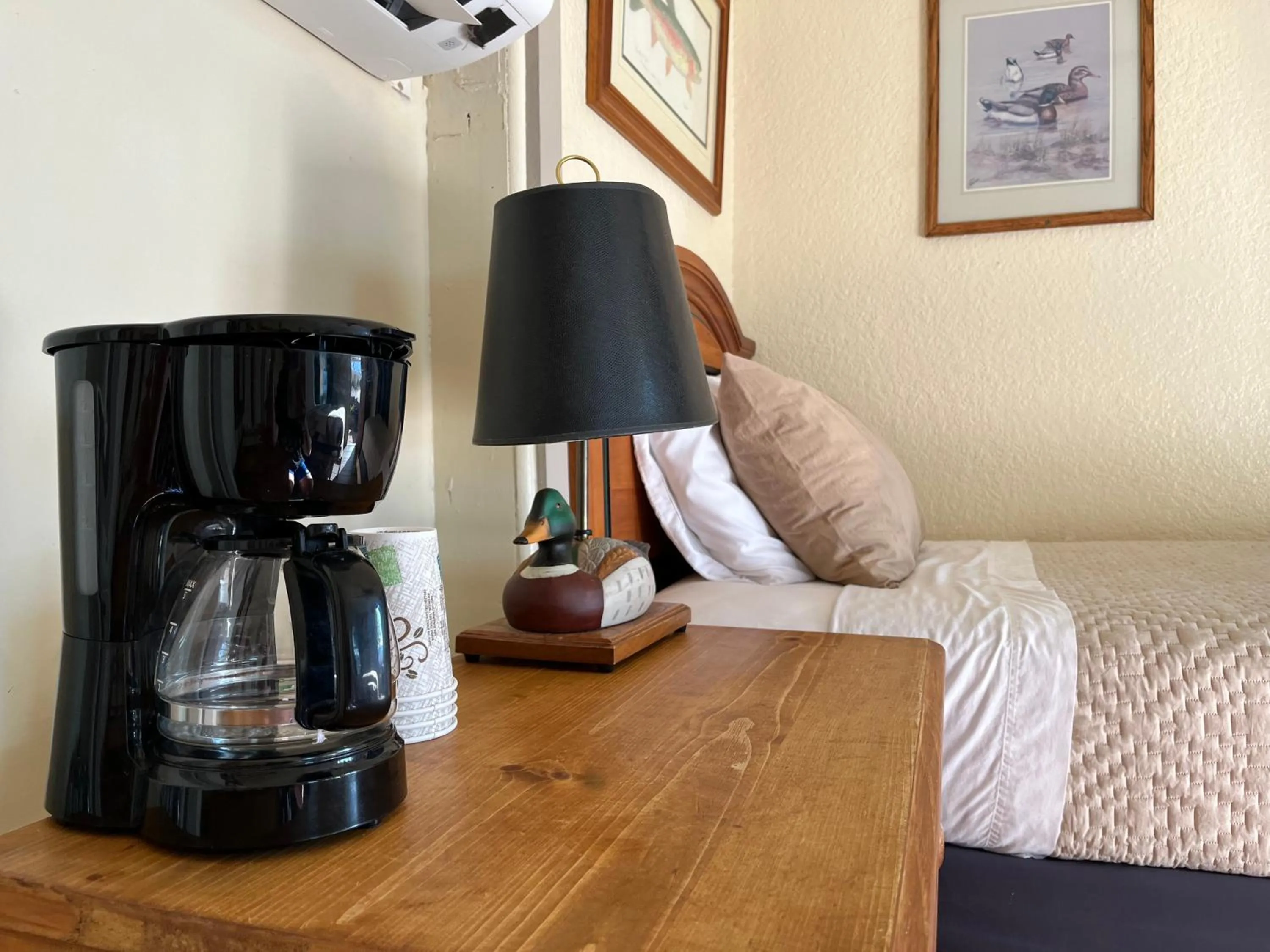 Coffee/tea facilities, Bed in Lee's Ferry Lodge at Vermilion Cliffs