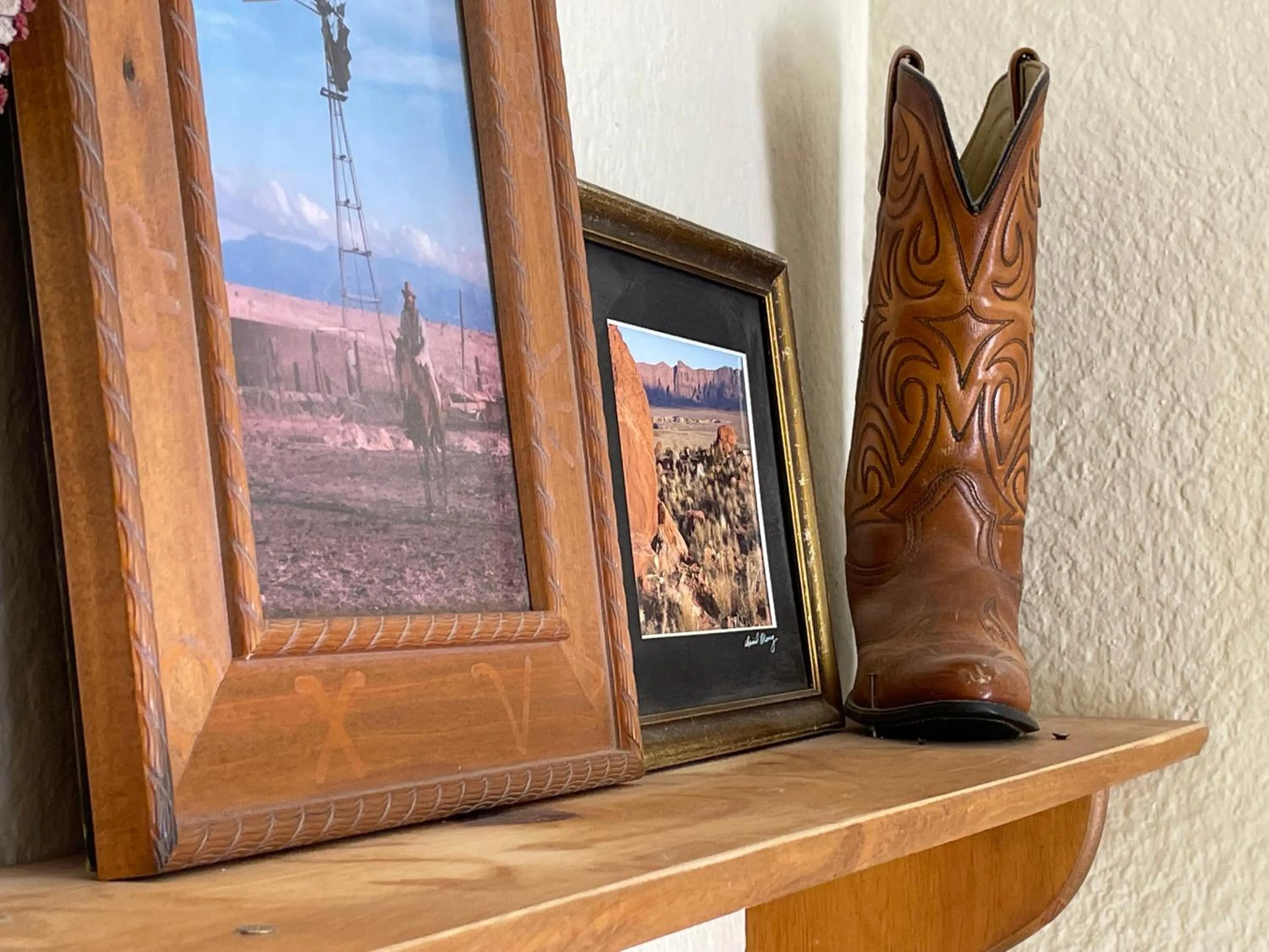 Decorative detail in Lee's Ferry Lodge at Vermilion Cliffs