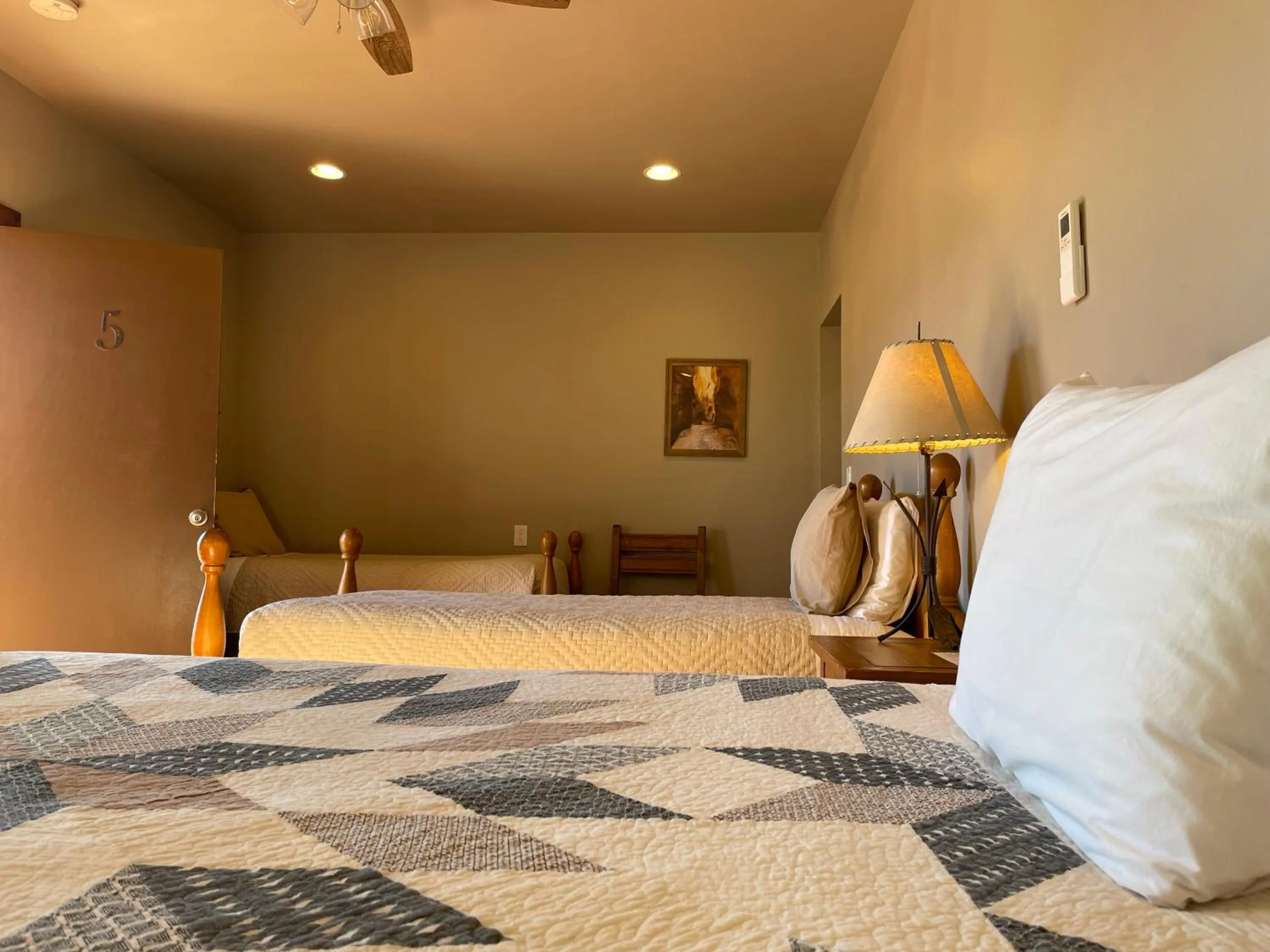 Bed in Lee's Ferry Lodge at Vermilion Cliffs