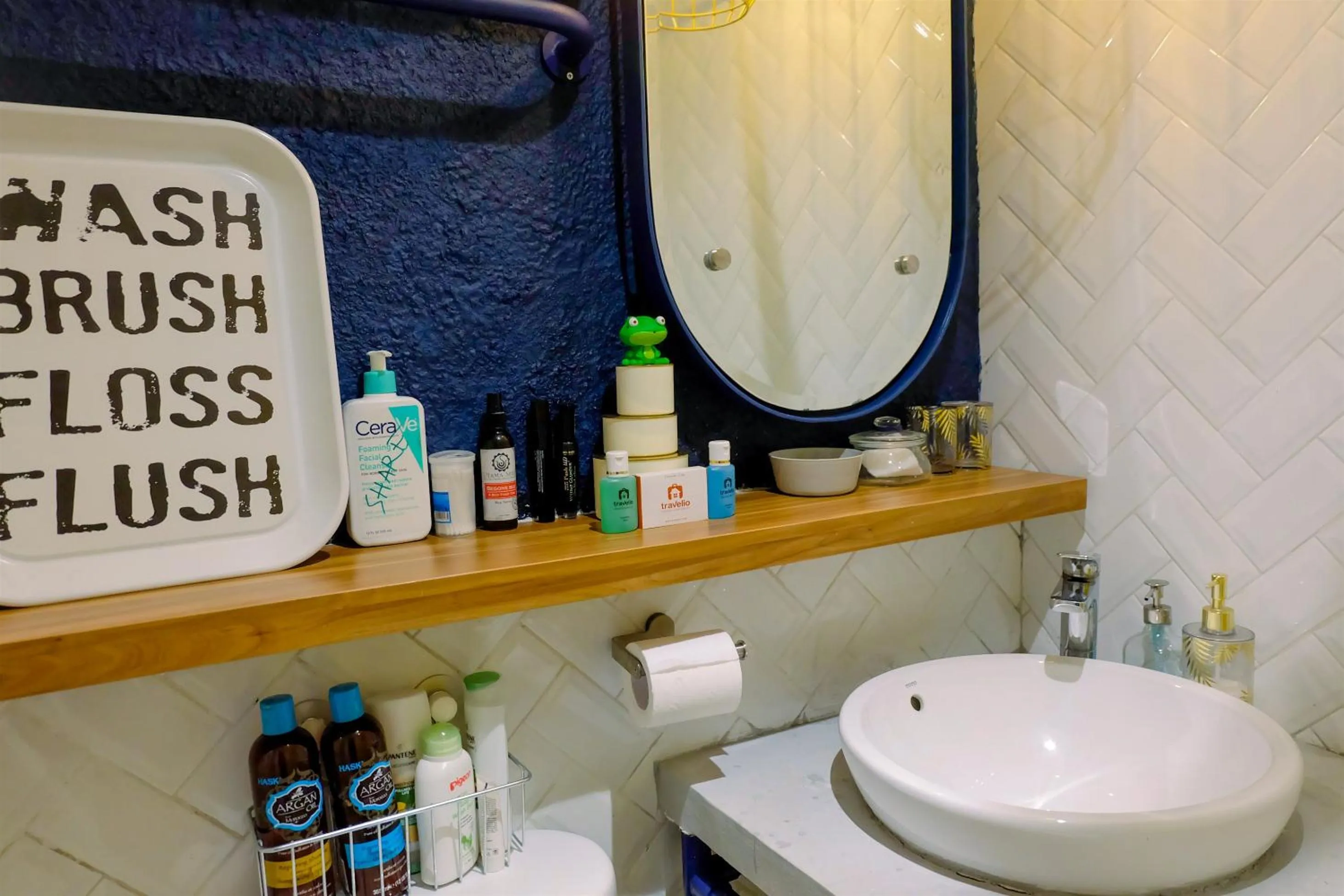 Modern and Stylish 2BR Pakubuwono Terrace Apartment By Travelio