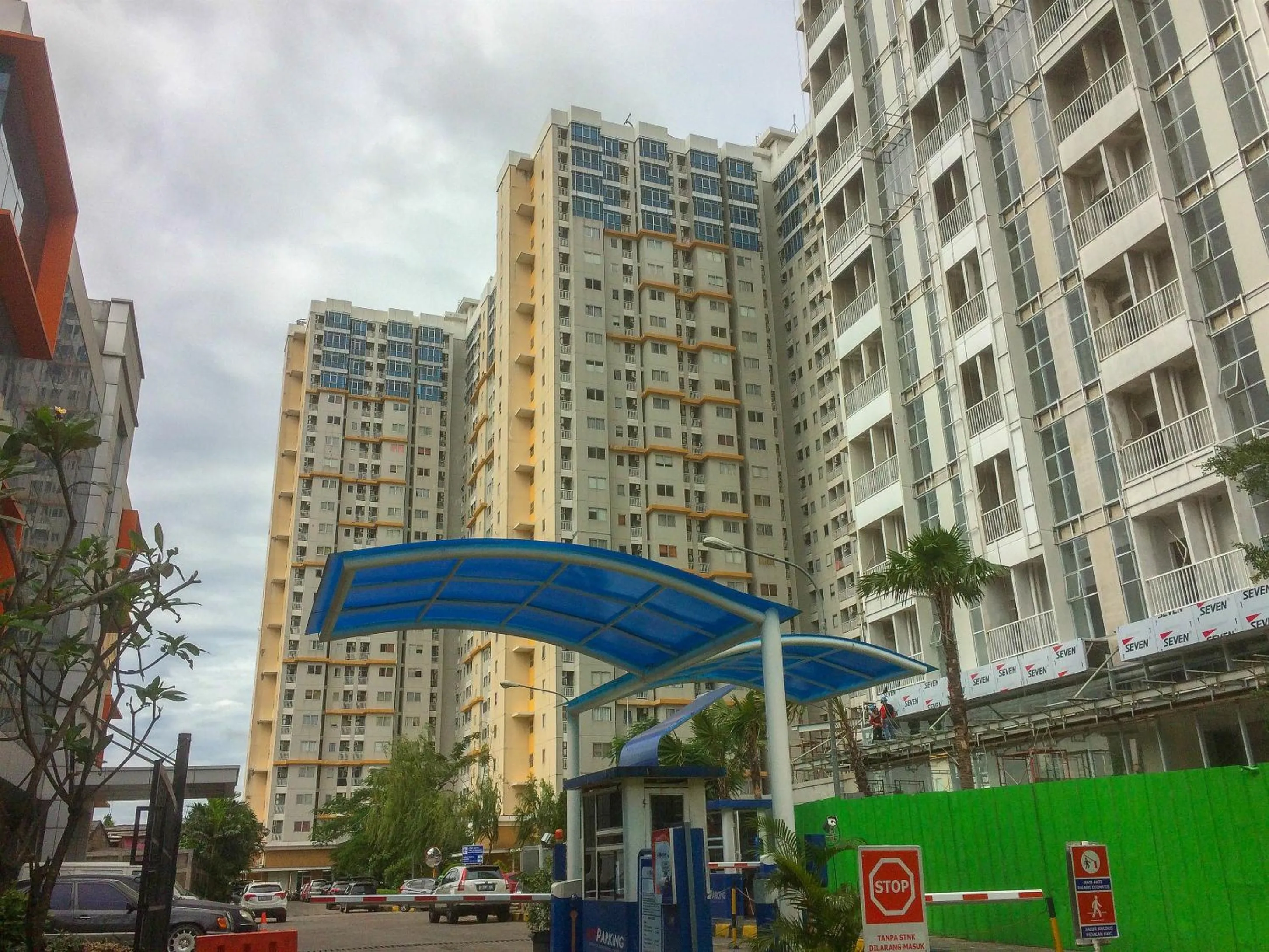 Property building in Modern and Stylish 2BR Pakubuwono Terrace Apartment By Travelio