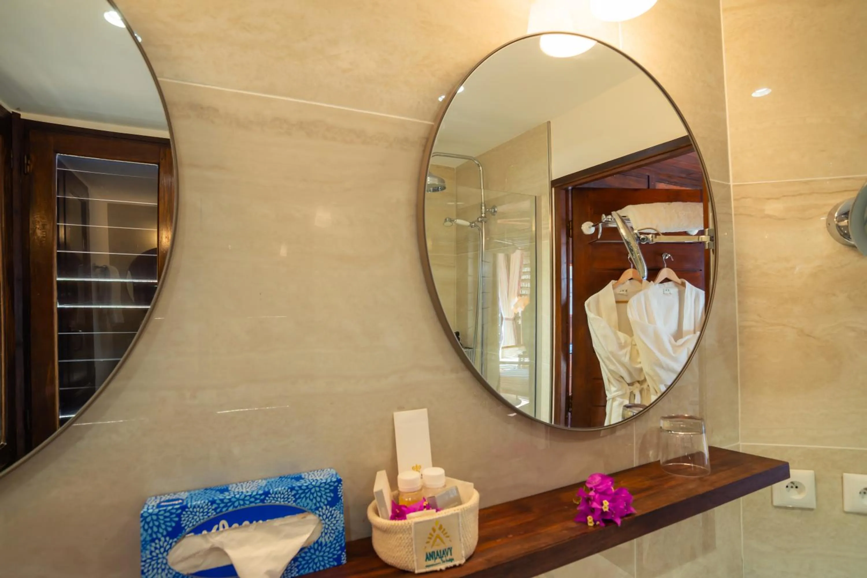 Shower in Anjajavy le Lodge - Relais&Châteaux