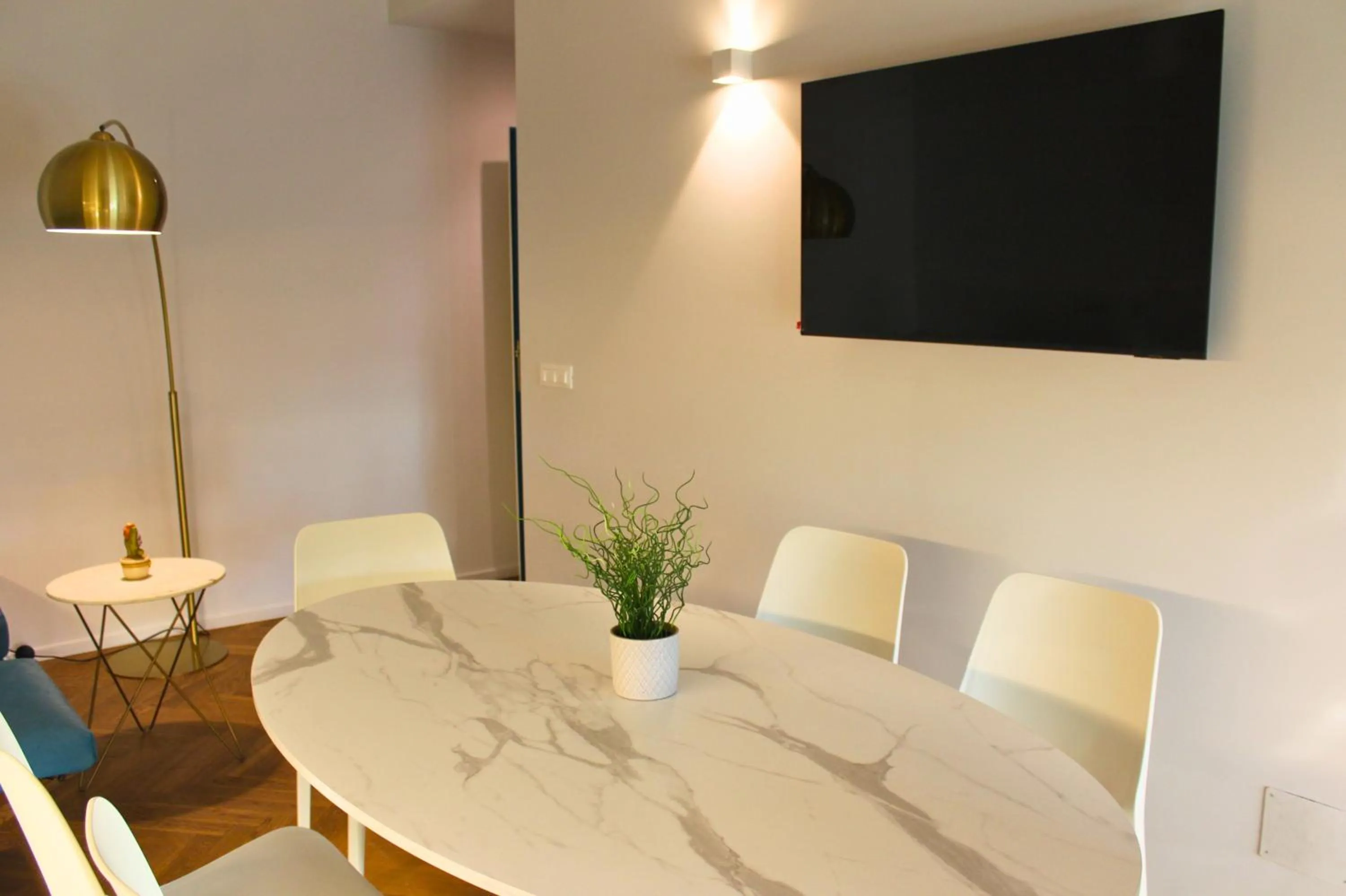 Communal lounge/ TV room in Oblò Apartment