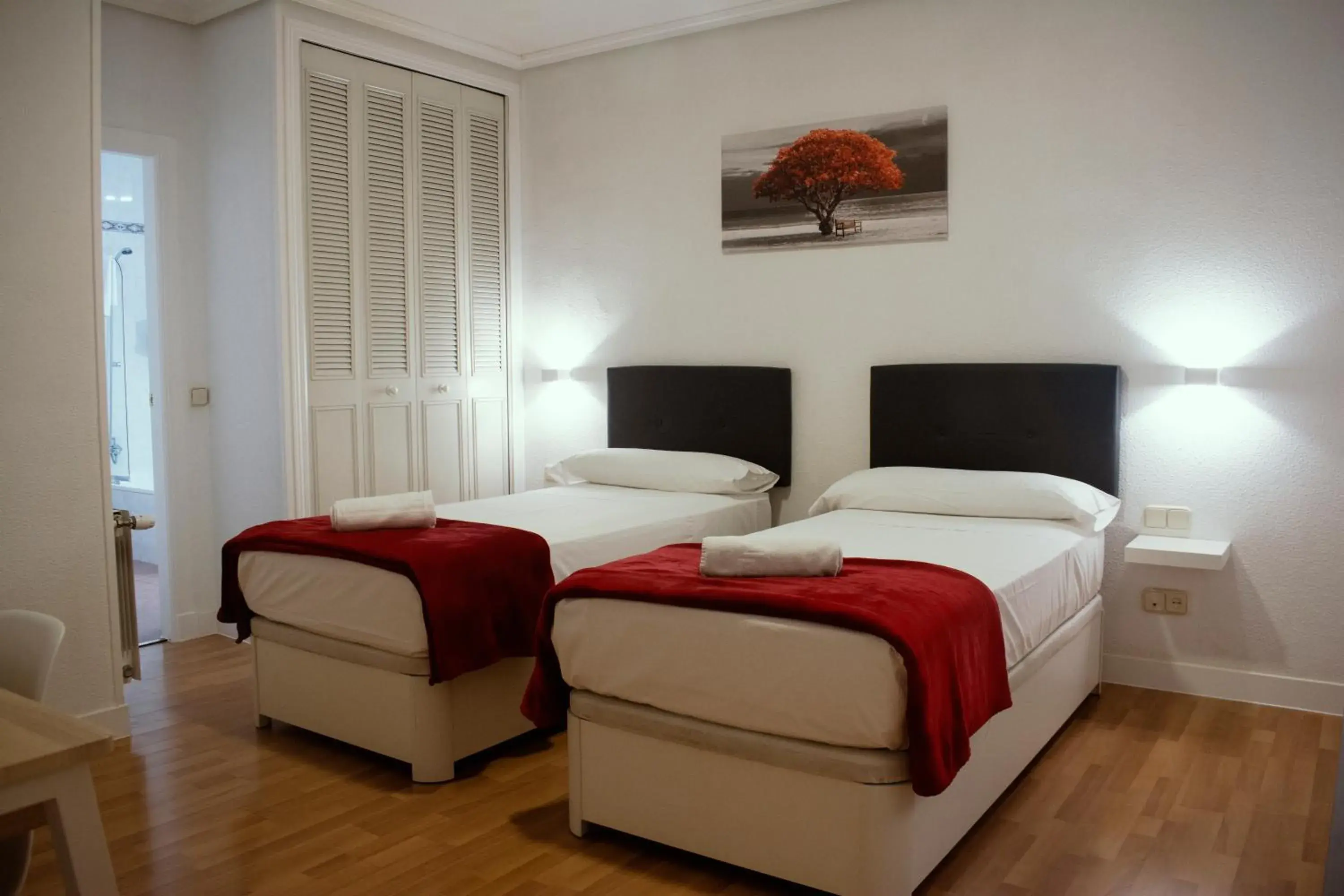 Twin Room with Private Bathroom in Hostal Ártico Twin Room with Private Bathroom in Hostal Ártico