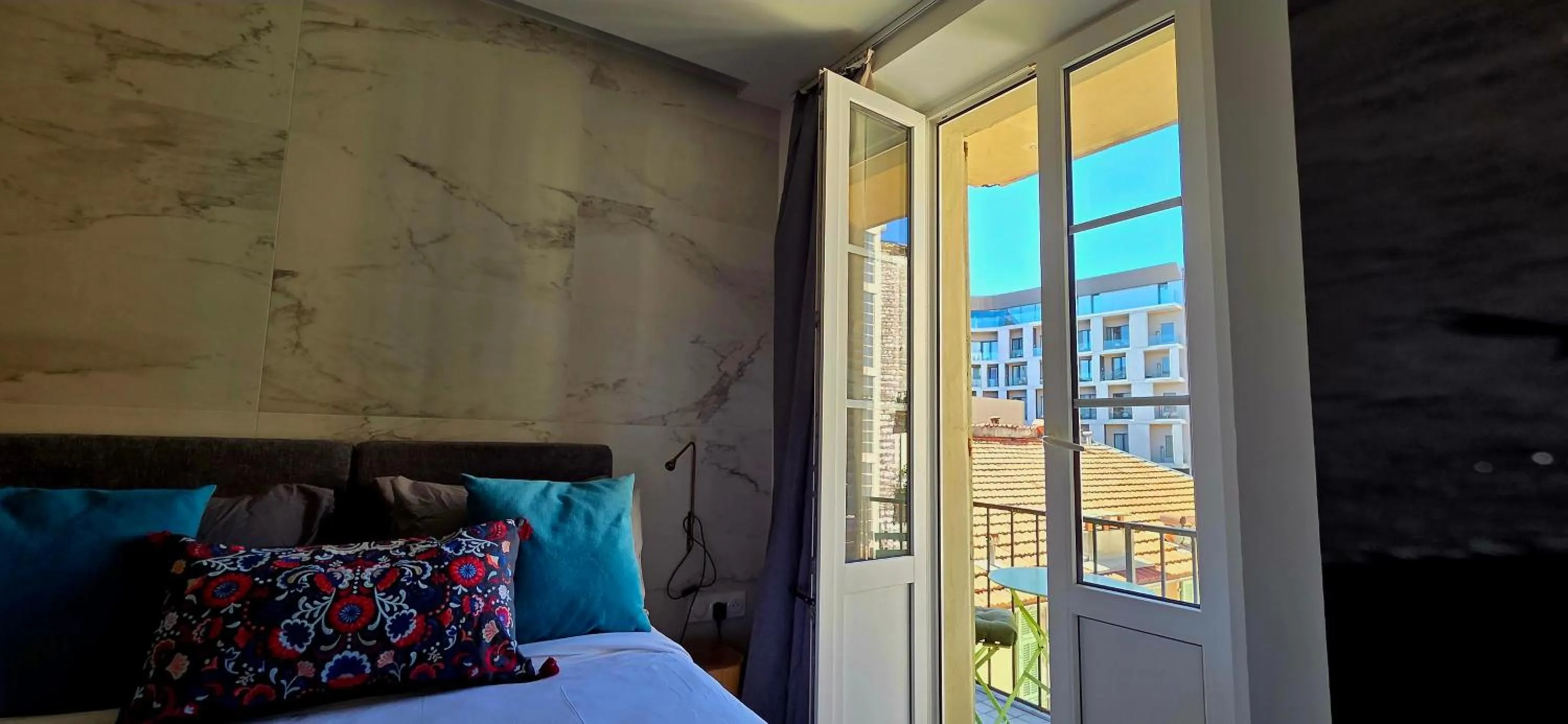 Bedroom, Bed in Le Petit Trianon et le Charme des Suites