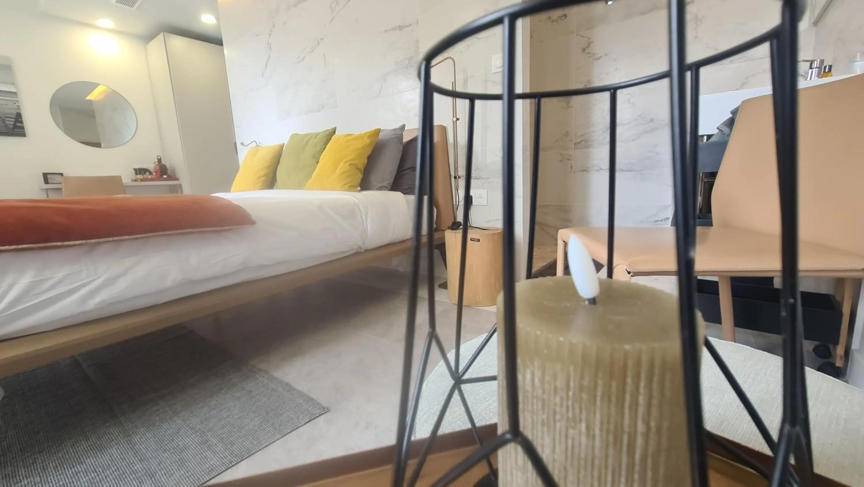 Bed in Le Petit Trianon et le Charme des Suites