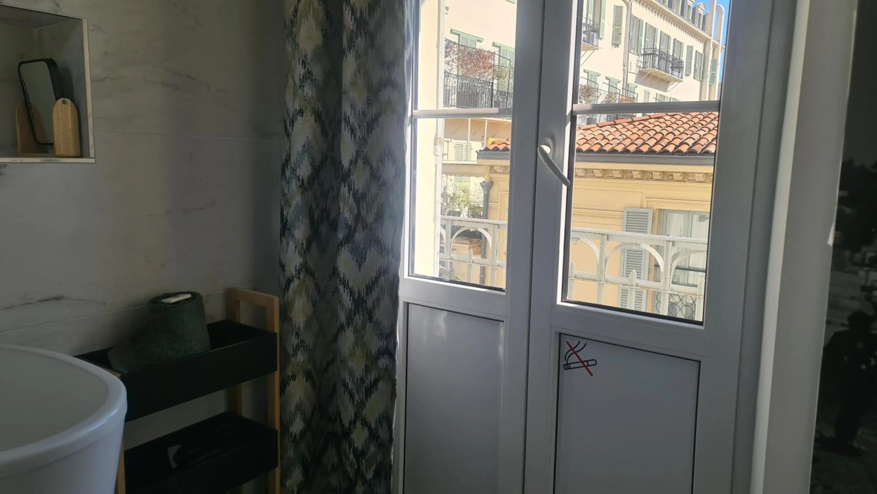 Balcony/Terrace in Le Petit Trianon et le Charme des Suites