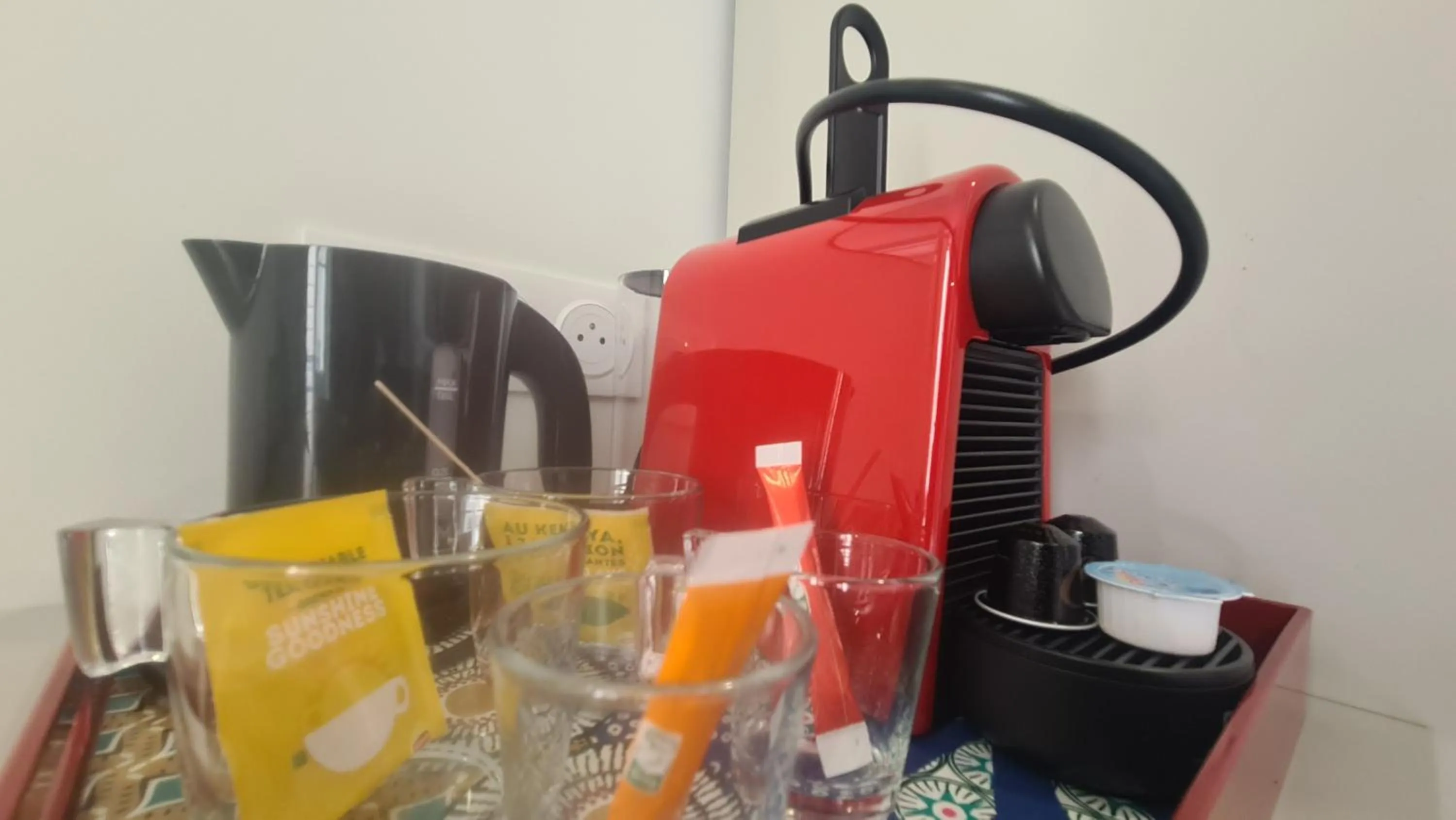 Coffee/tea facilities in Le Petit Trianon et le Charme des Suites