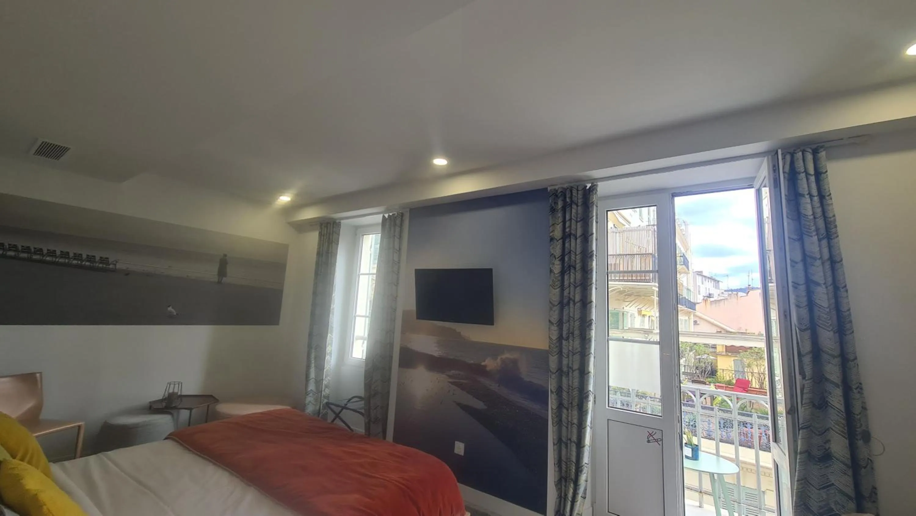 Bed in Le Petit Trianon et le Charme des Suites