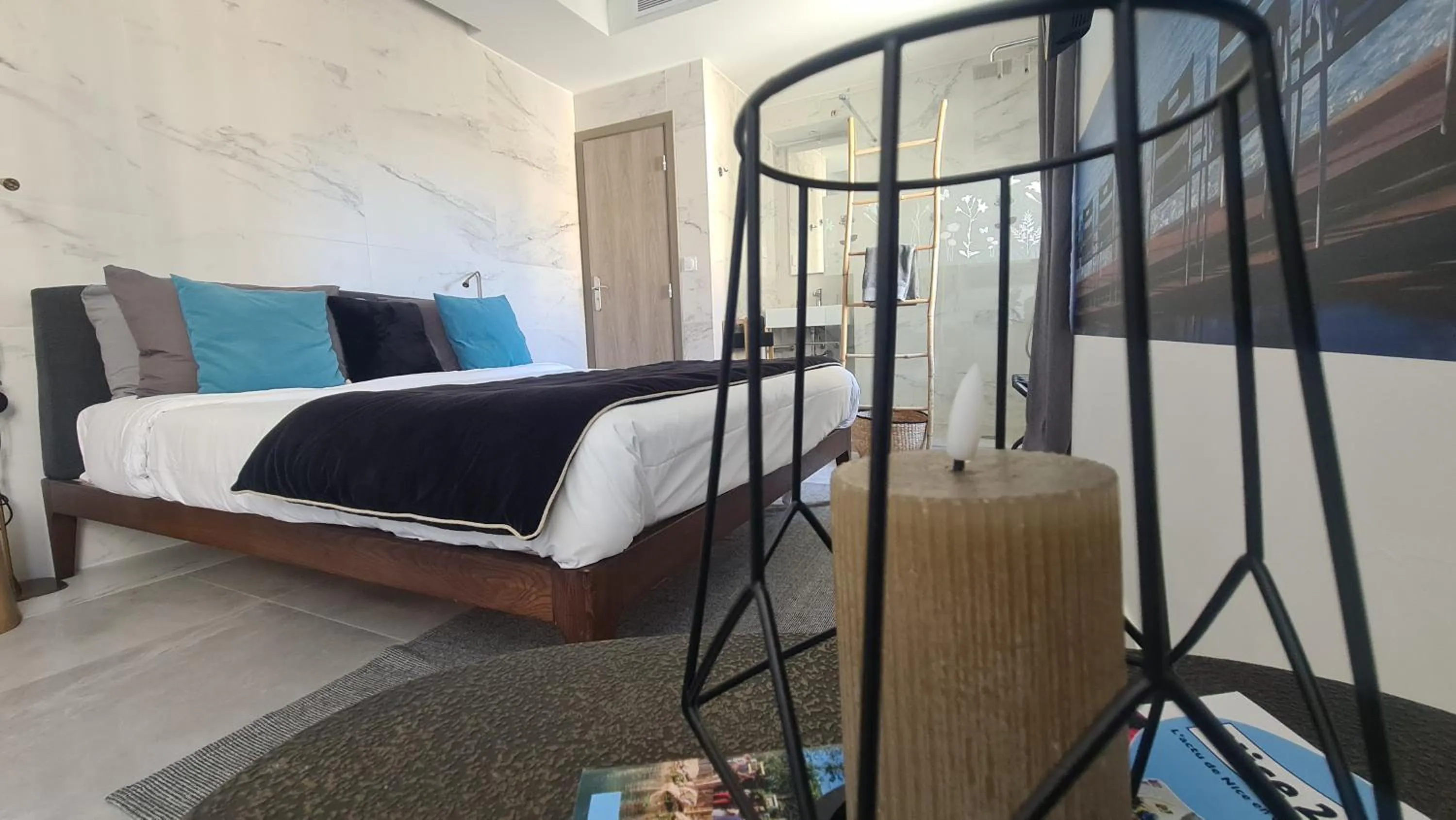 Bed in Le Petit Trianon et le Charme des Suites