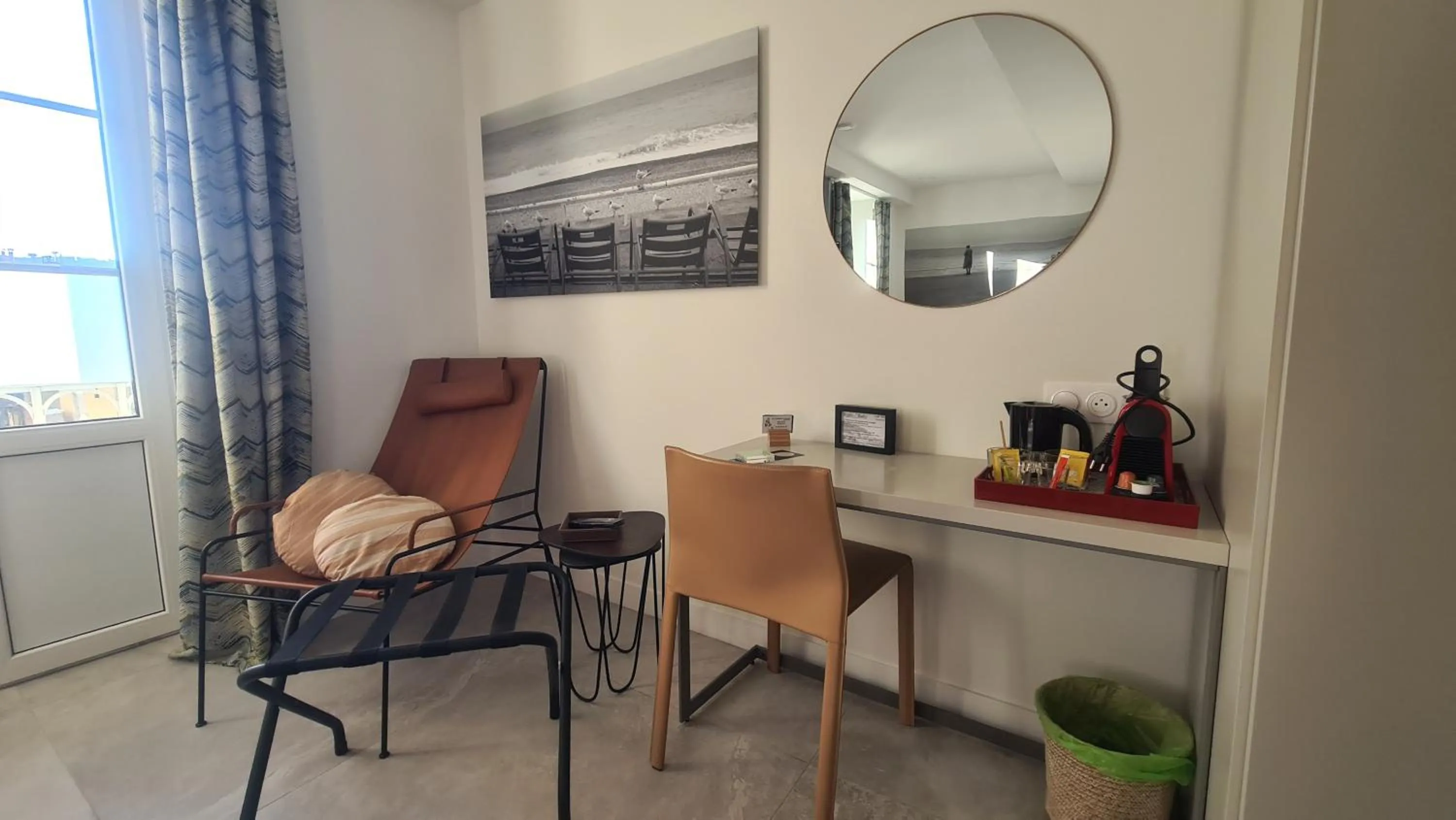 Coffee/tea facilities in Le Petit Trianon et le Charme des Suites