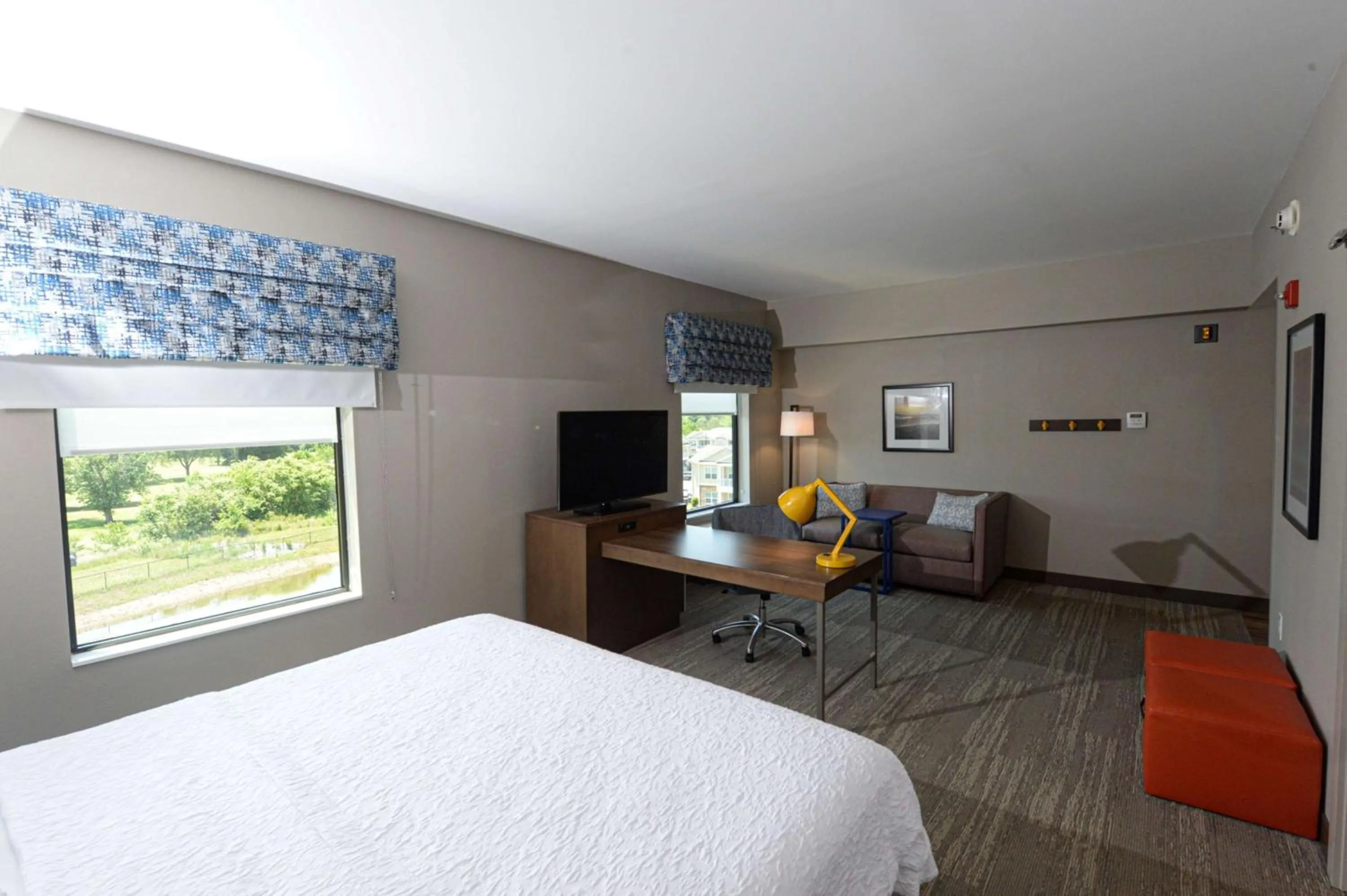 Bedroom, Bed in Hampton Inn & Suites Lenoir, NC