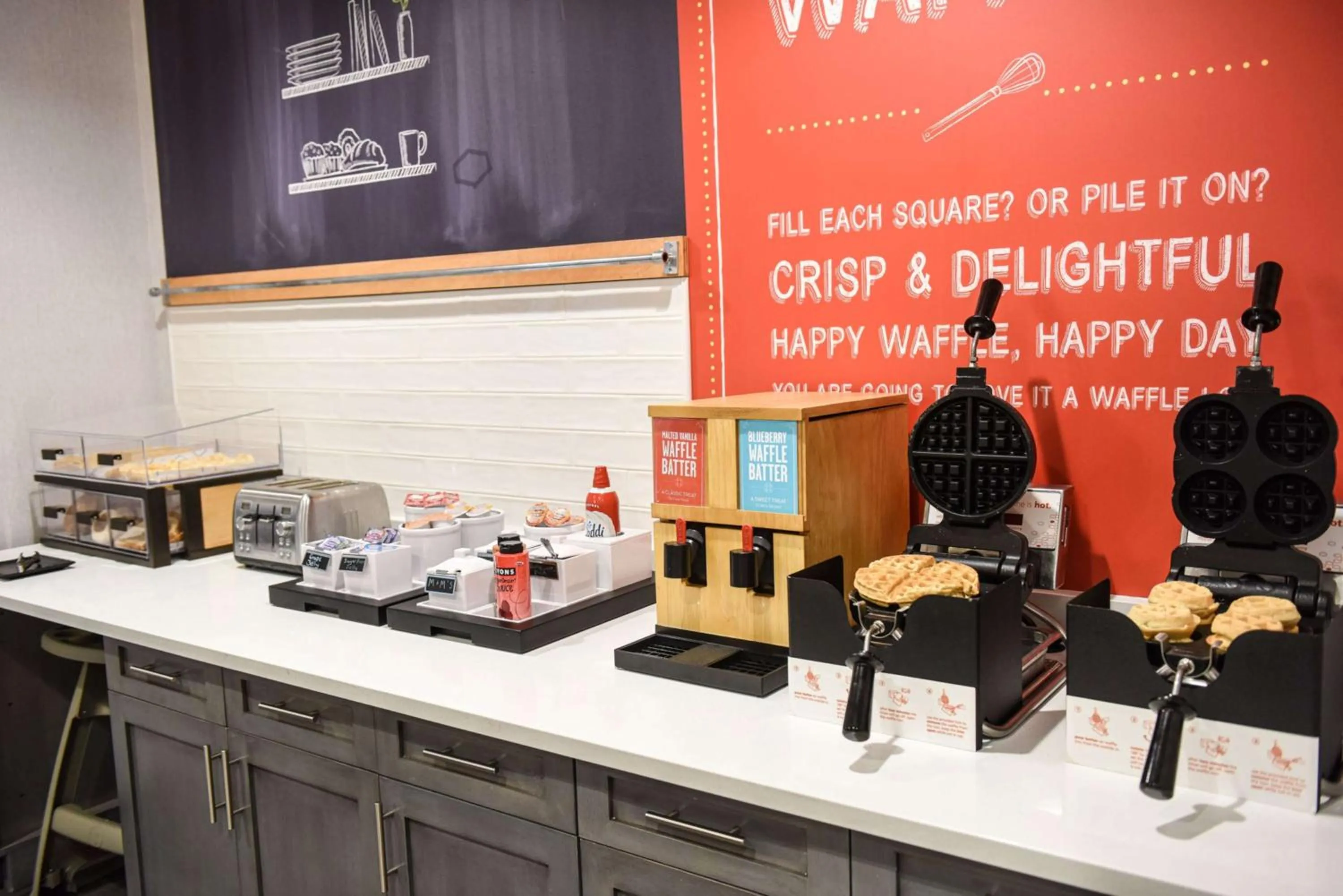 Breakfast in Hampton Inn & Suites Lenoir, NC