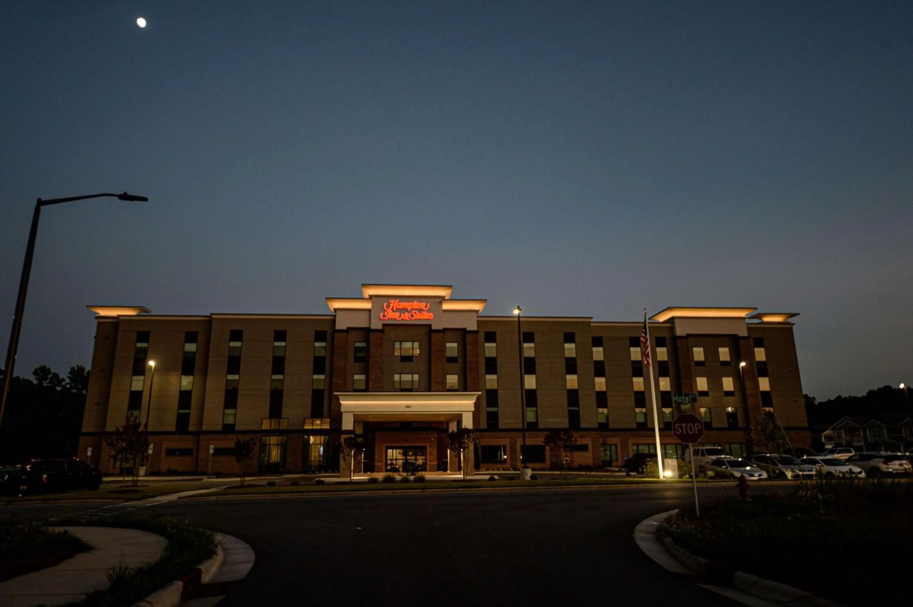 Property building in Hampton Inn & Suites Lenoir, NC