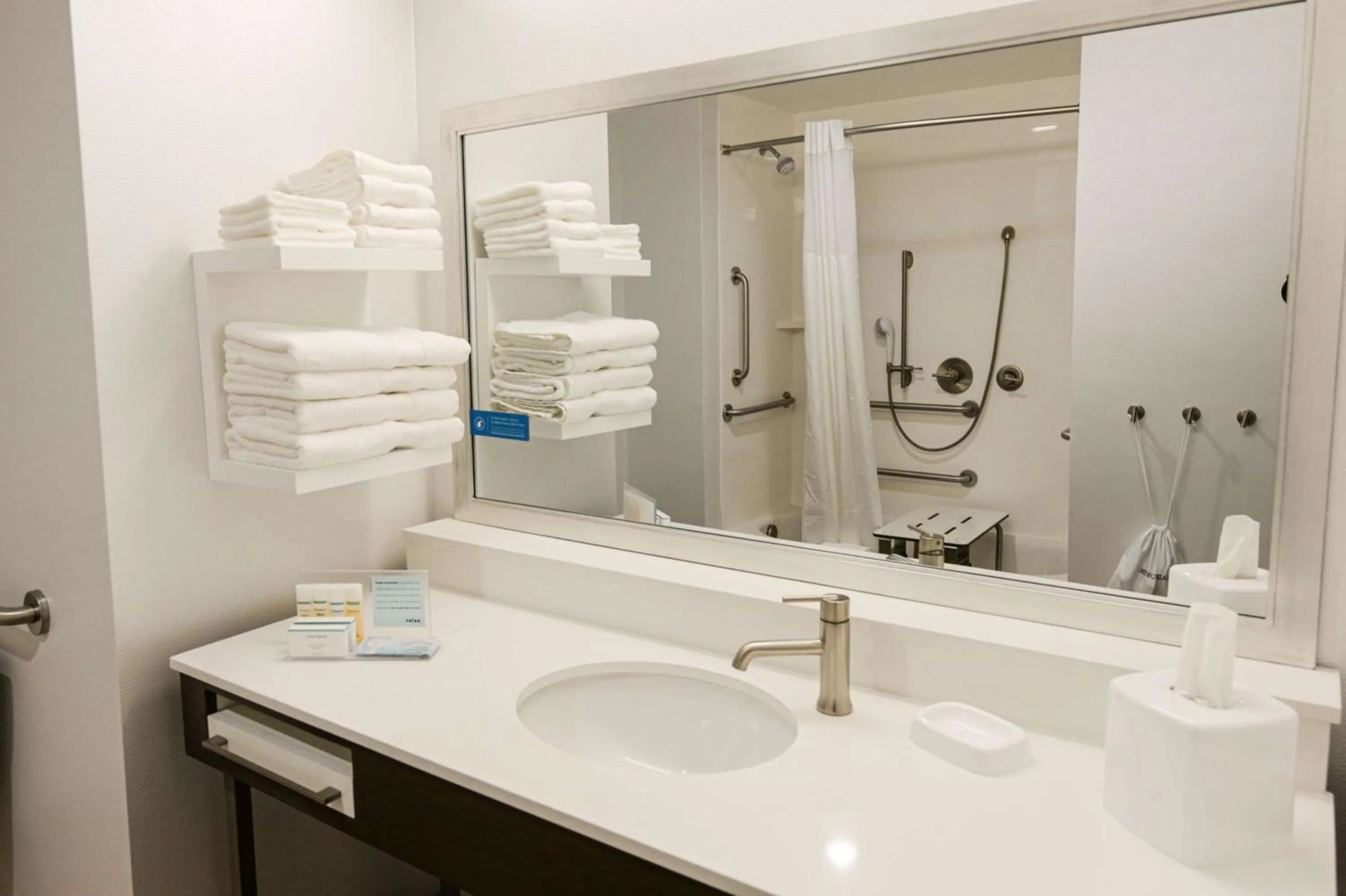 Bathroom in Hampton Inn & Suites Lenoir, NC