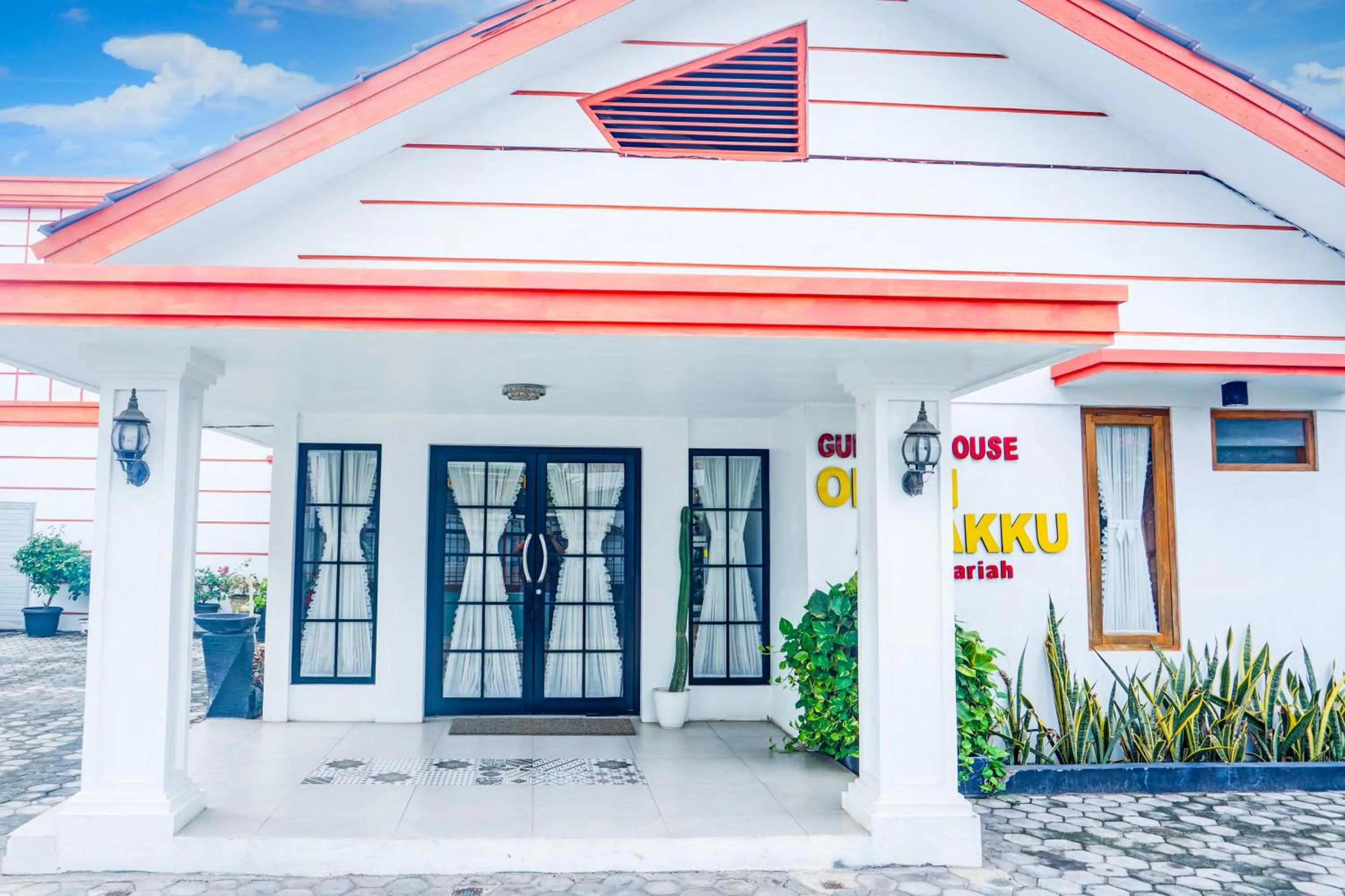 Facade/entrance in Hotel O Bandar Lampung Near Gor Saburai Formerly Omah Anakku