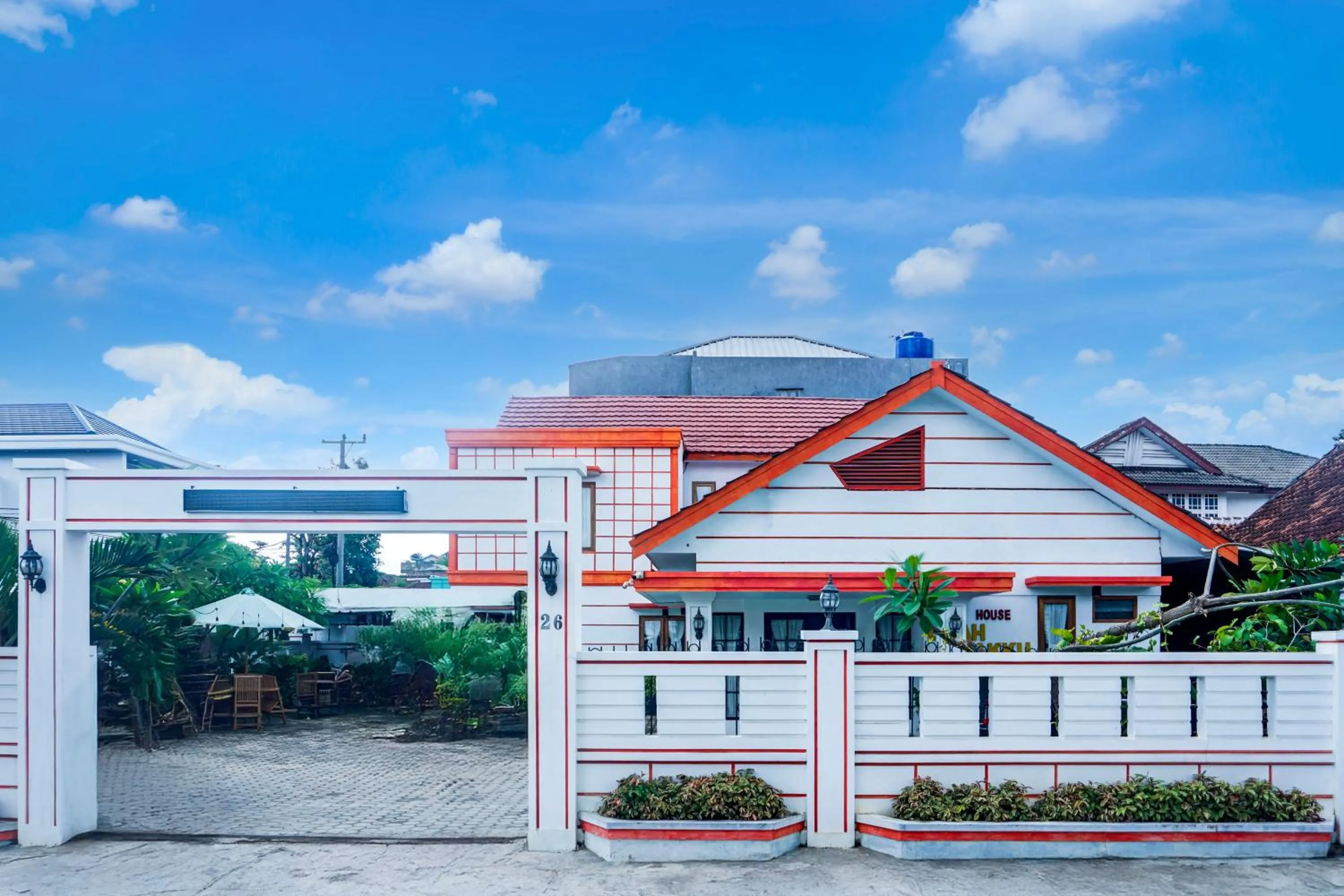 Facade/entrance in Hotel O Bandar Lampung Near Gor Saburai Formerly Omah Anakku