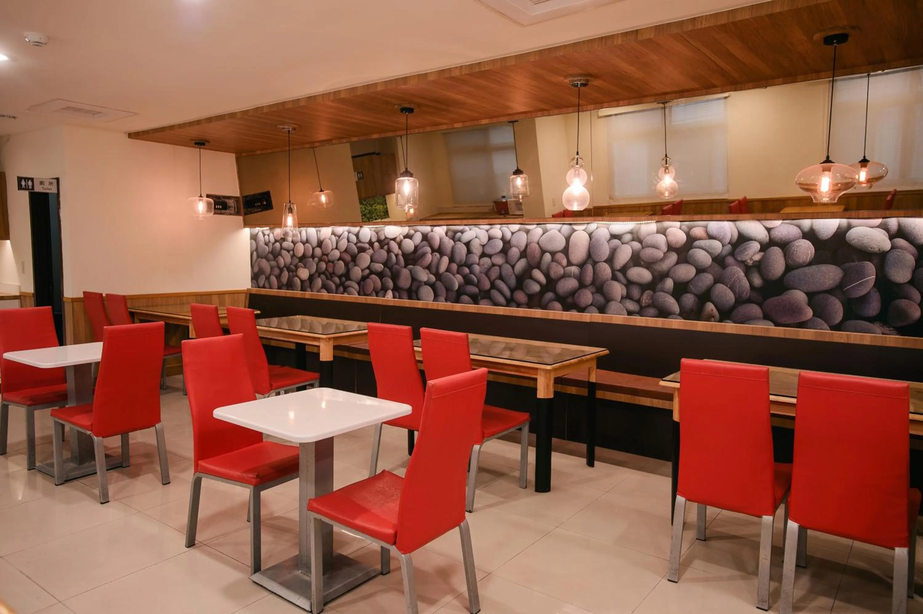 Lounge or bar in KIWI-Taichung Station Branch 1