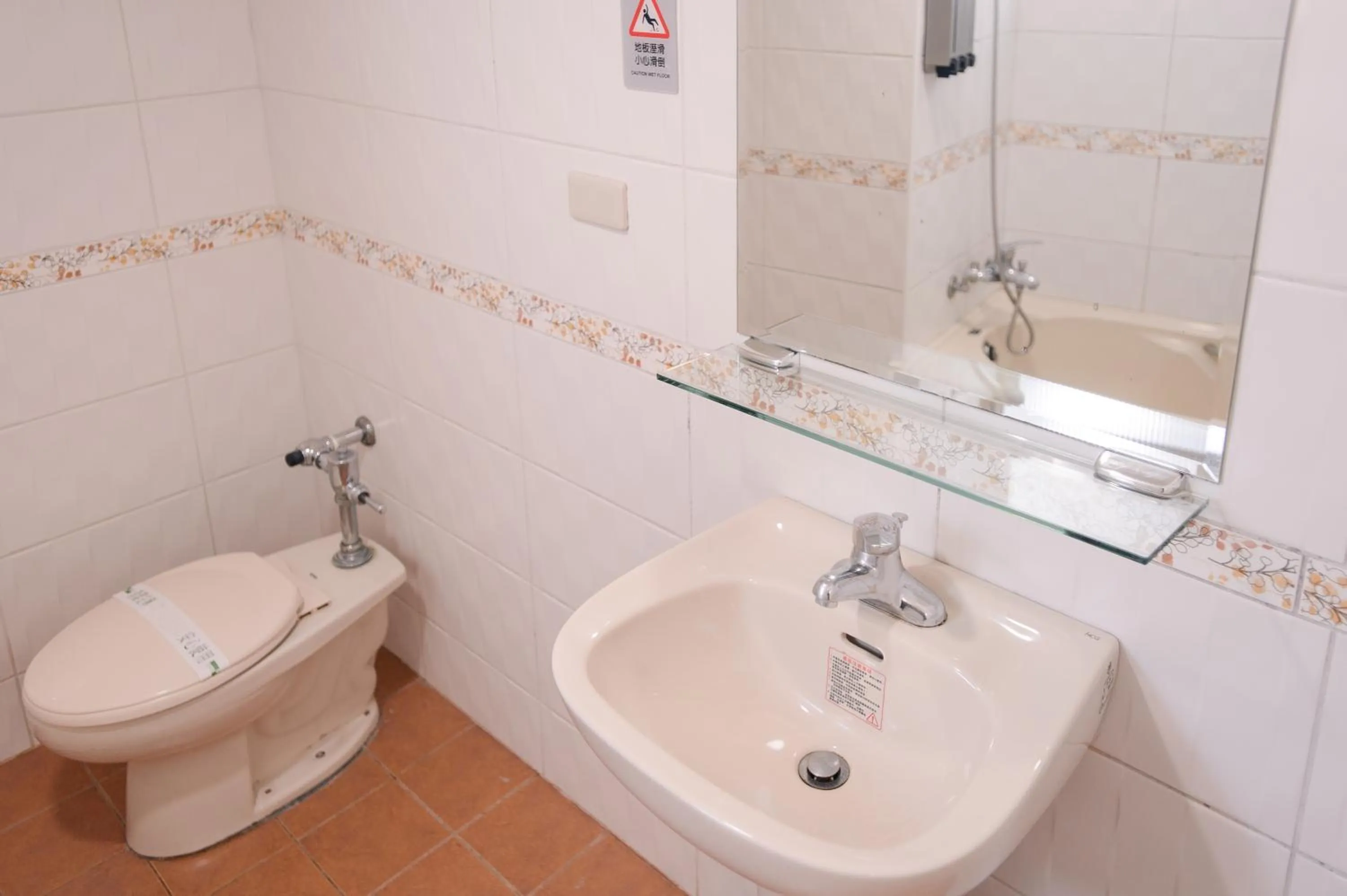 Bathroom in KIWI-Taichung Station Branch 1