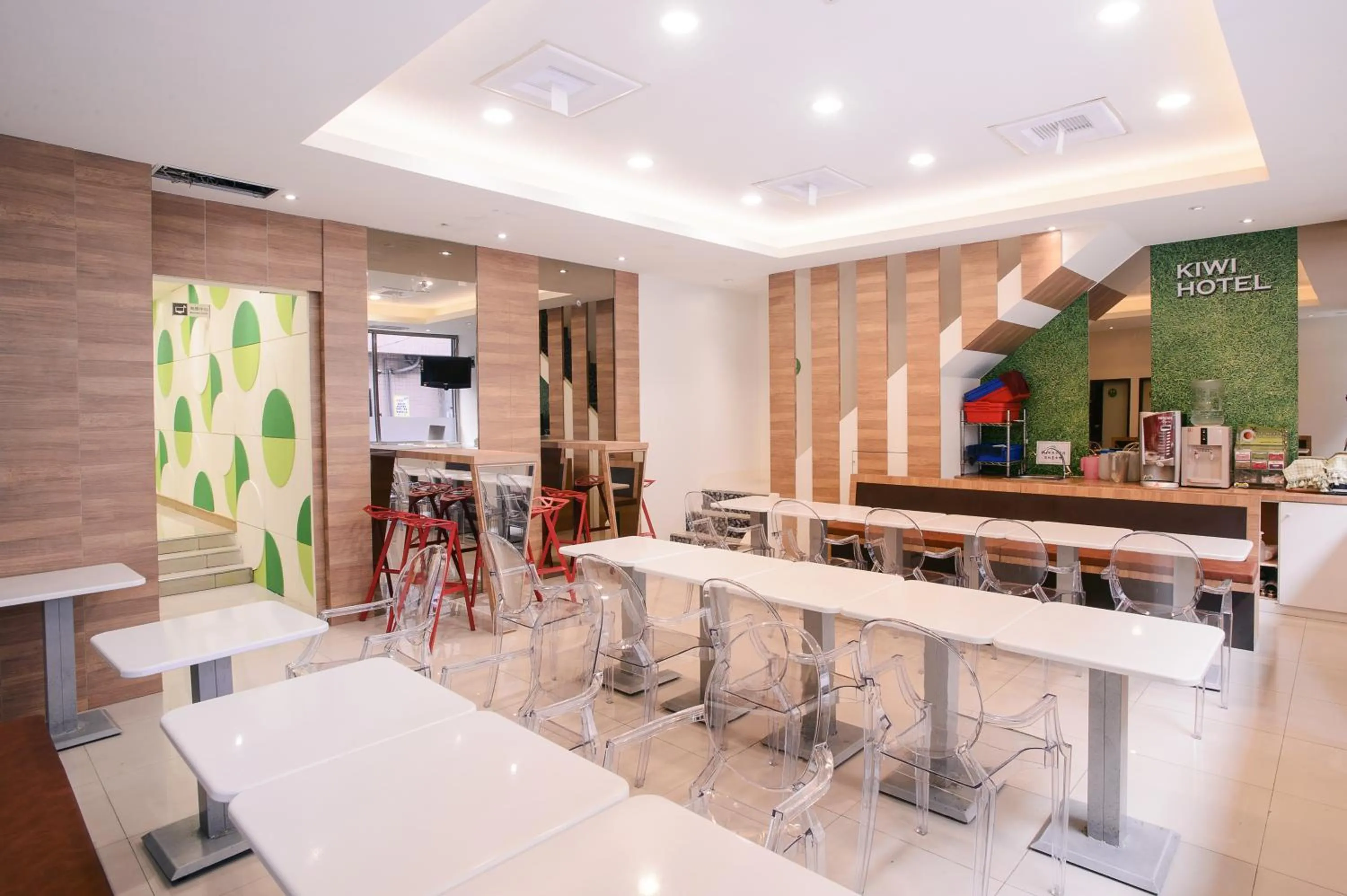 Dining area in KIWI-Taichung Station Branch 1