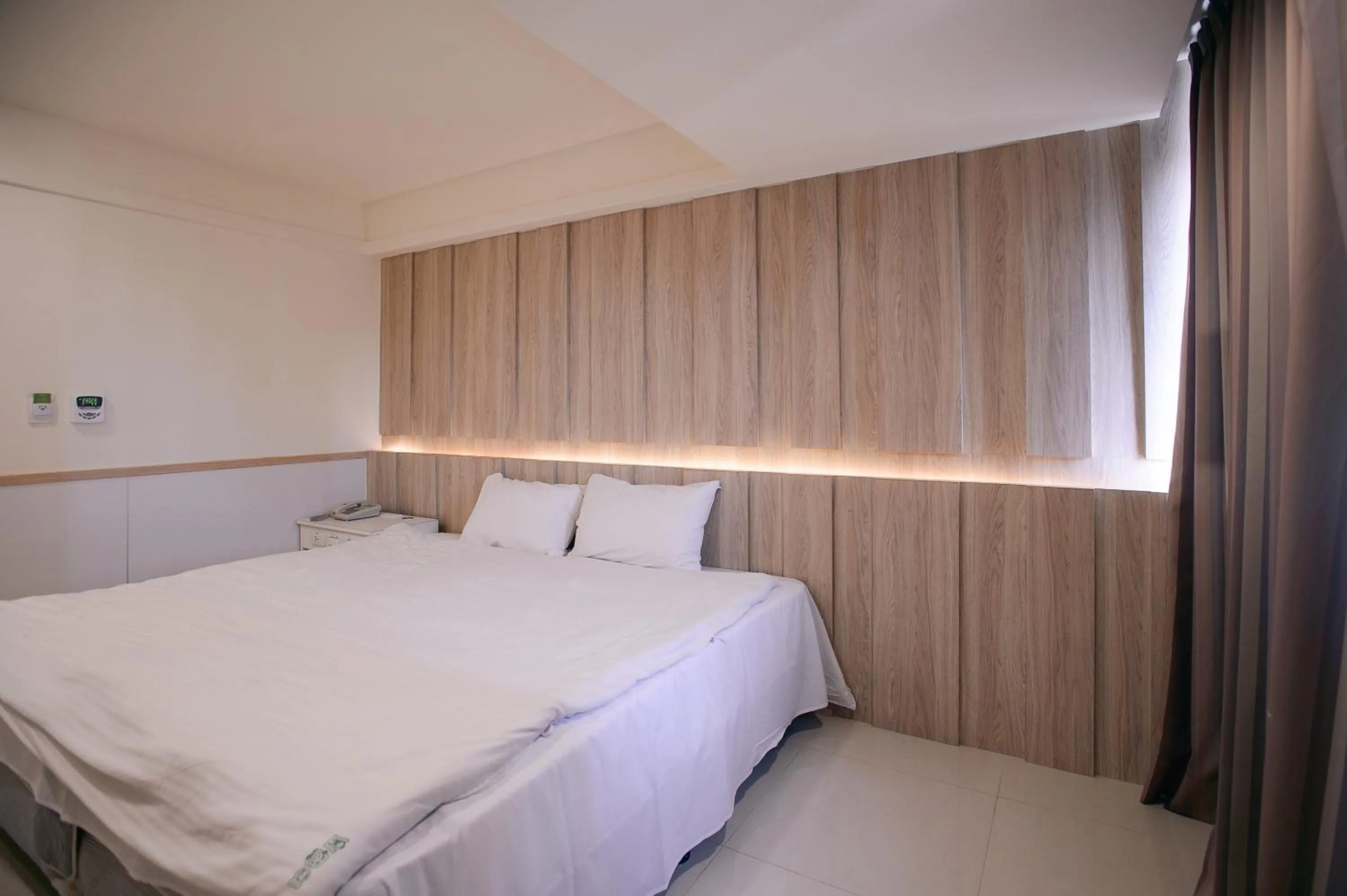 Photo of the whole room, Bed in KIWI-Taichung Station Branch 1