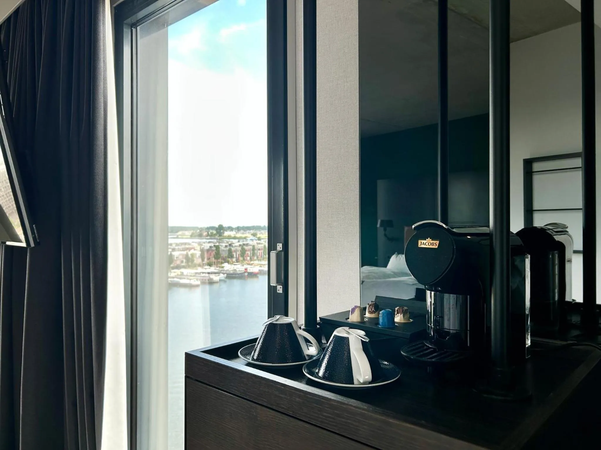 Photo of the whole room in Holiday Inn - the niu, Fender Amsterdam