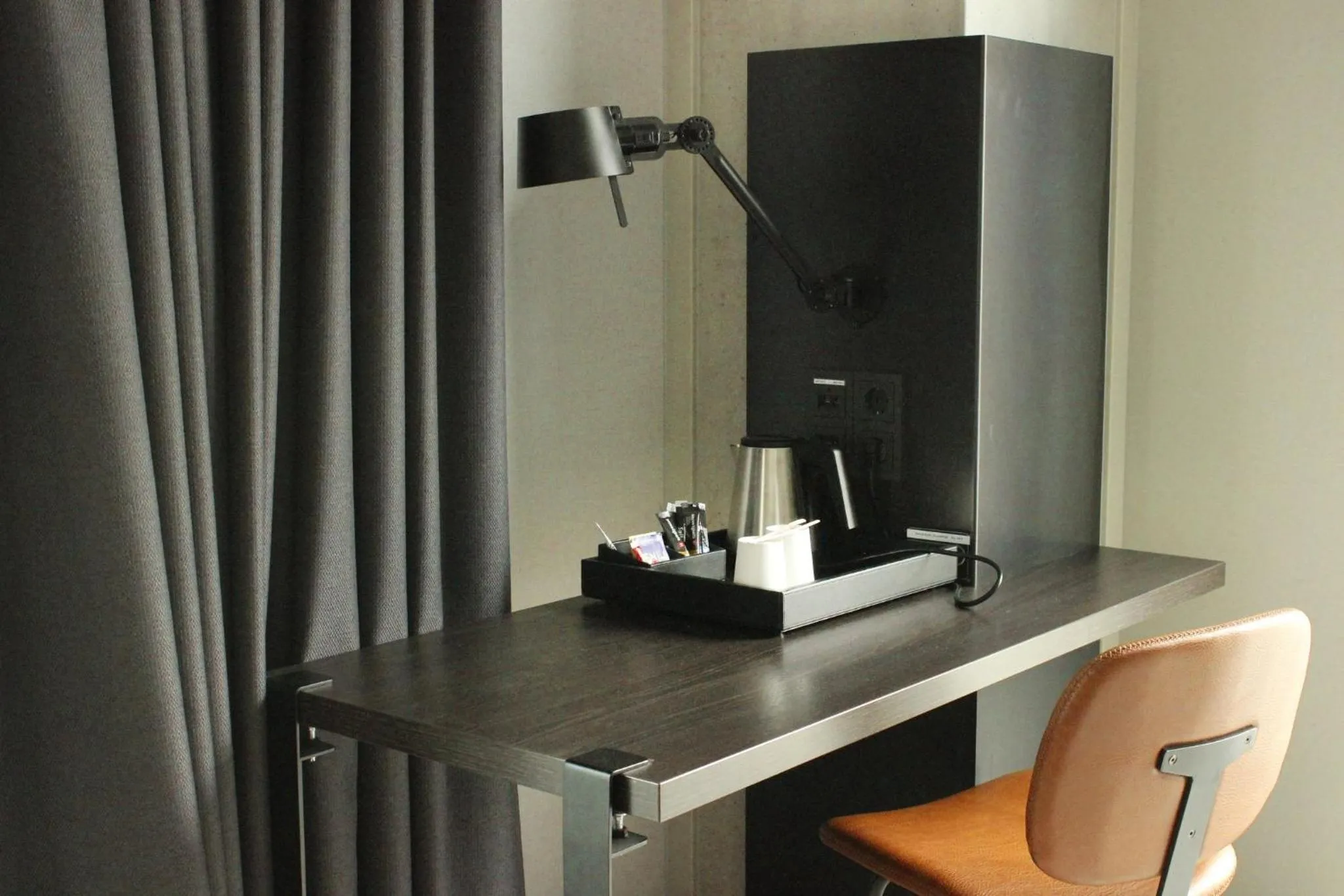 Photo of the whole room in Holiday Inn - the niu, Fender Amsterdam