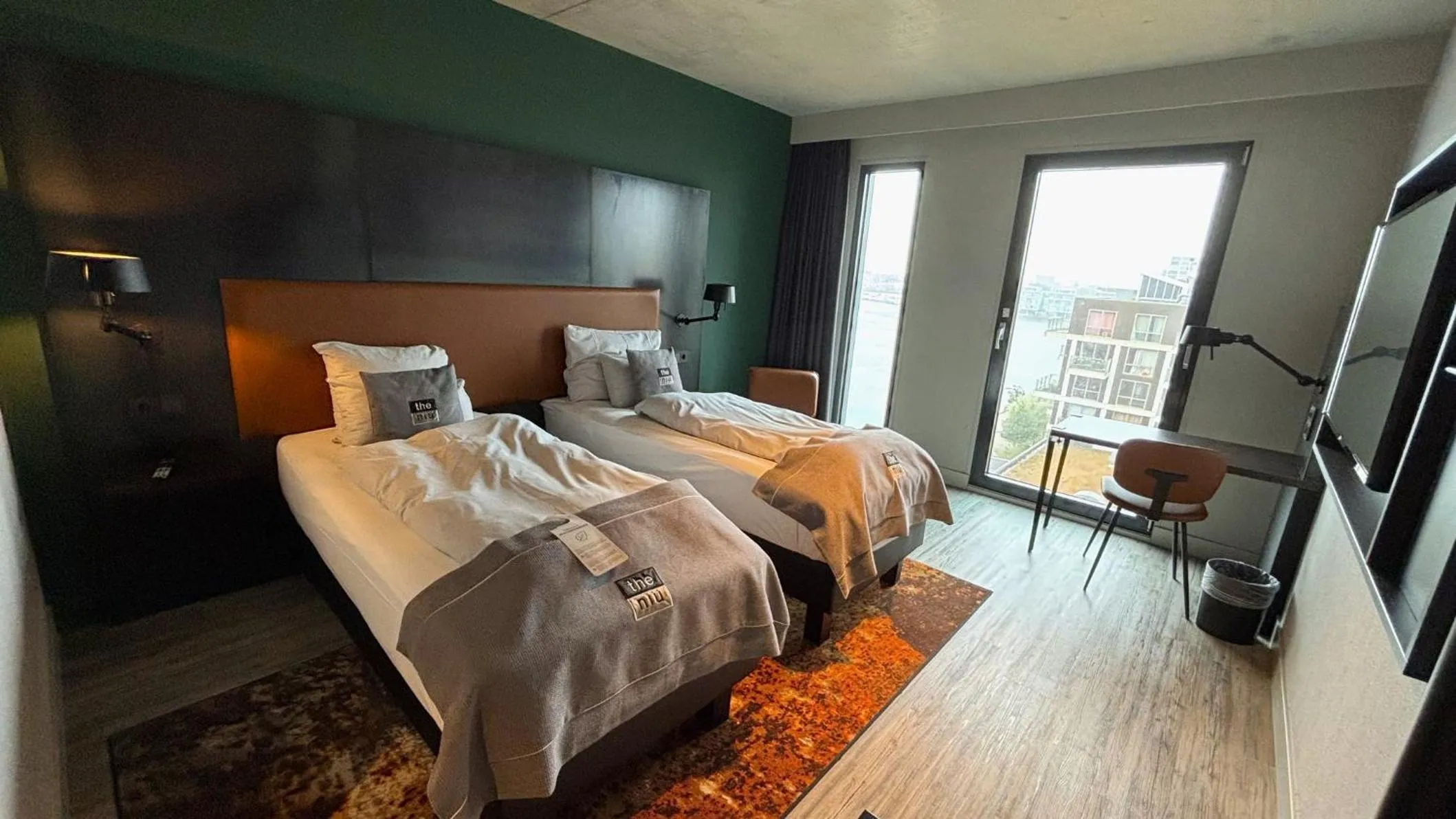 Photo of the whole room, Bed in Holiday Inn - the niu, Fender Amsterdam