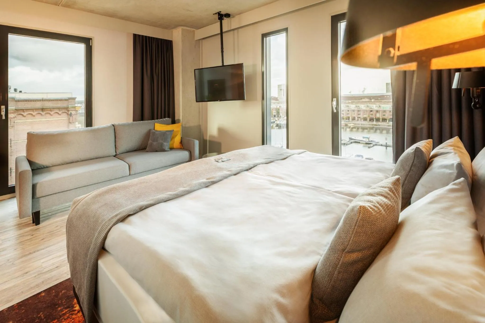 Photo of the whole room, Bed in Holiday Inn - the niu, Fender Amsterdam