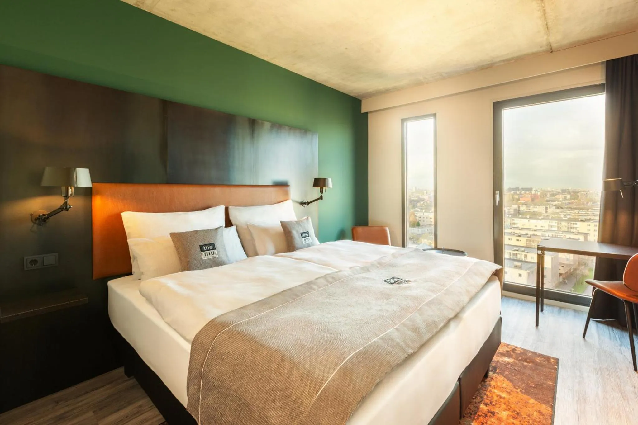 Photo of the whole room, Bed in Holiday Inn - the niu, Fender Amsterdam